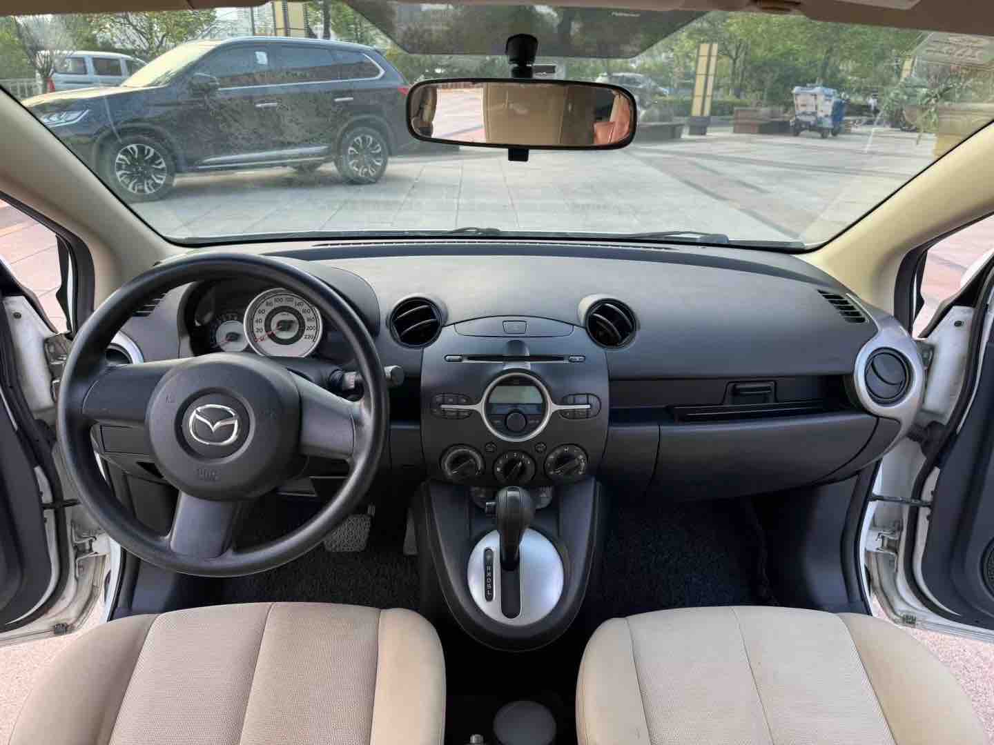 Mazda 2 Sedan 2010 image de voiture #8