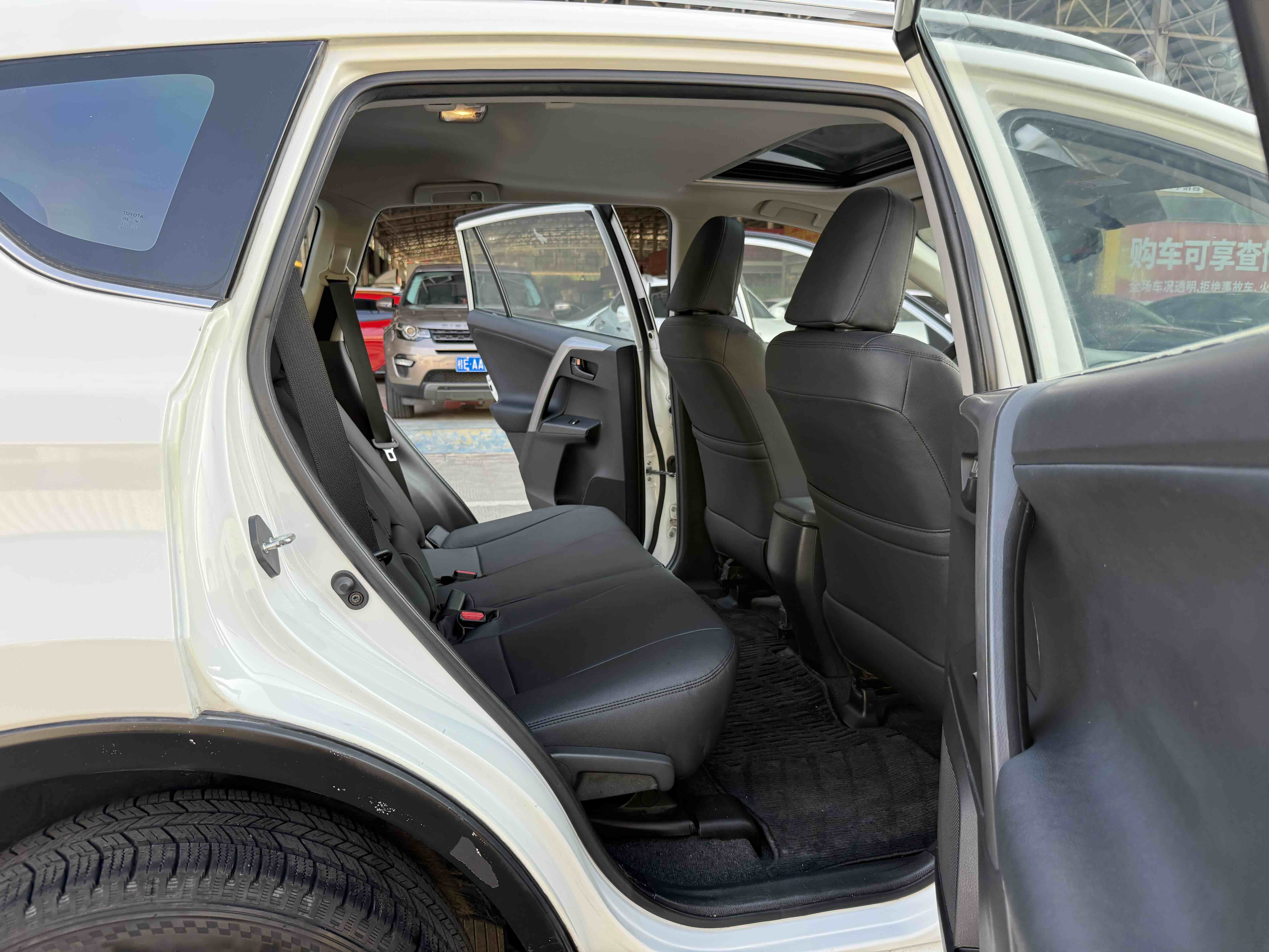 Toyota RAV4 2019 #8 Toyota RAV4 2019 car image #8