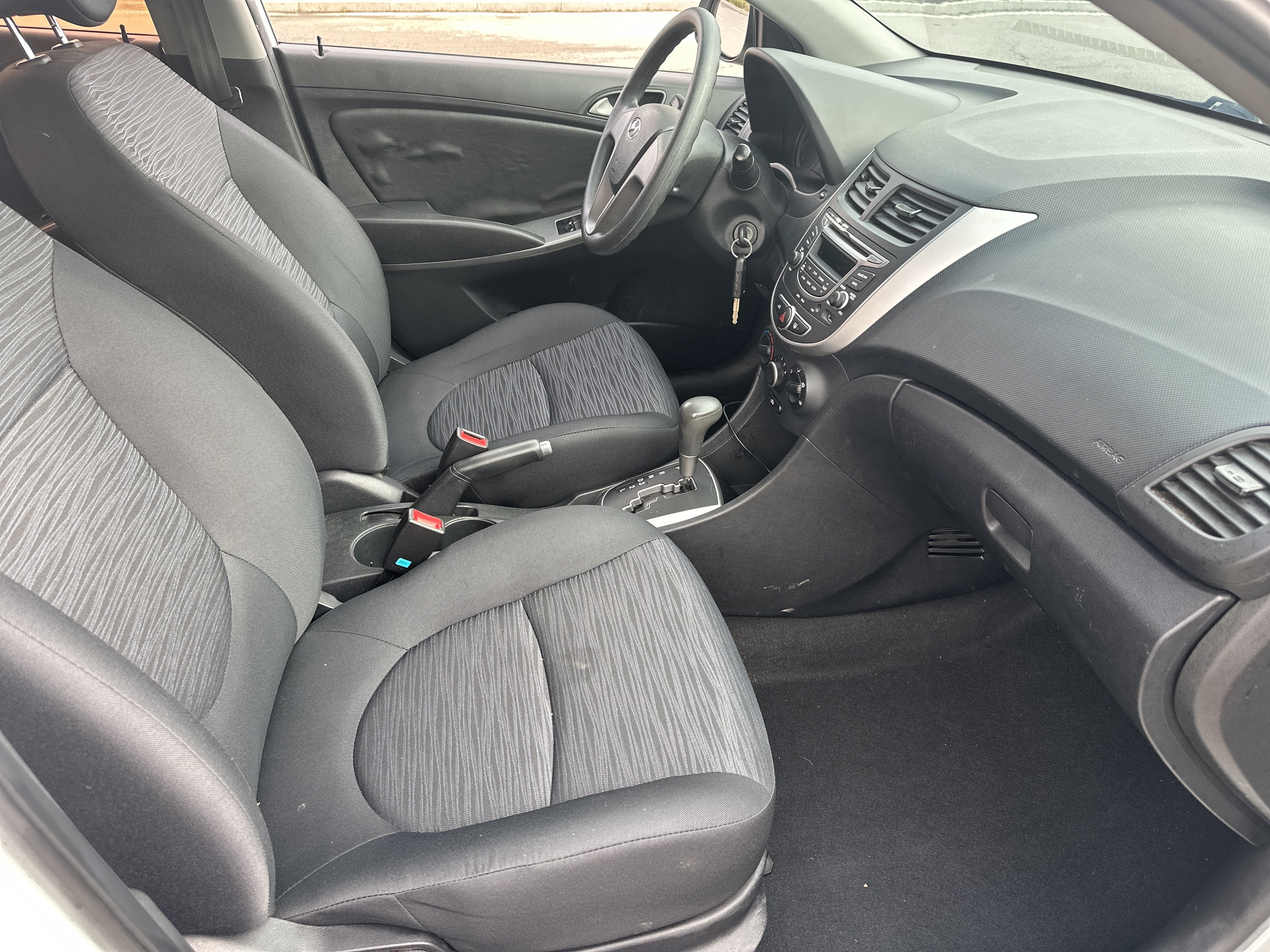 Hyundai Reina Hatchback 2017 car image #8