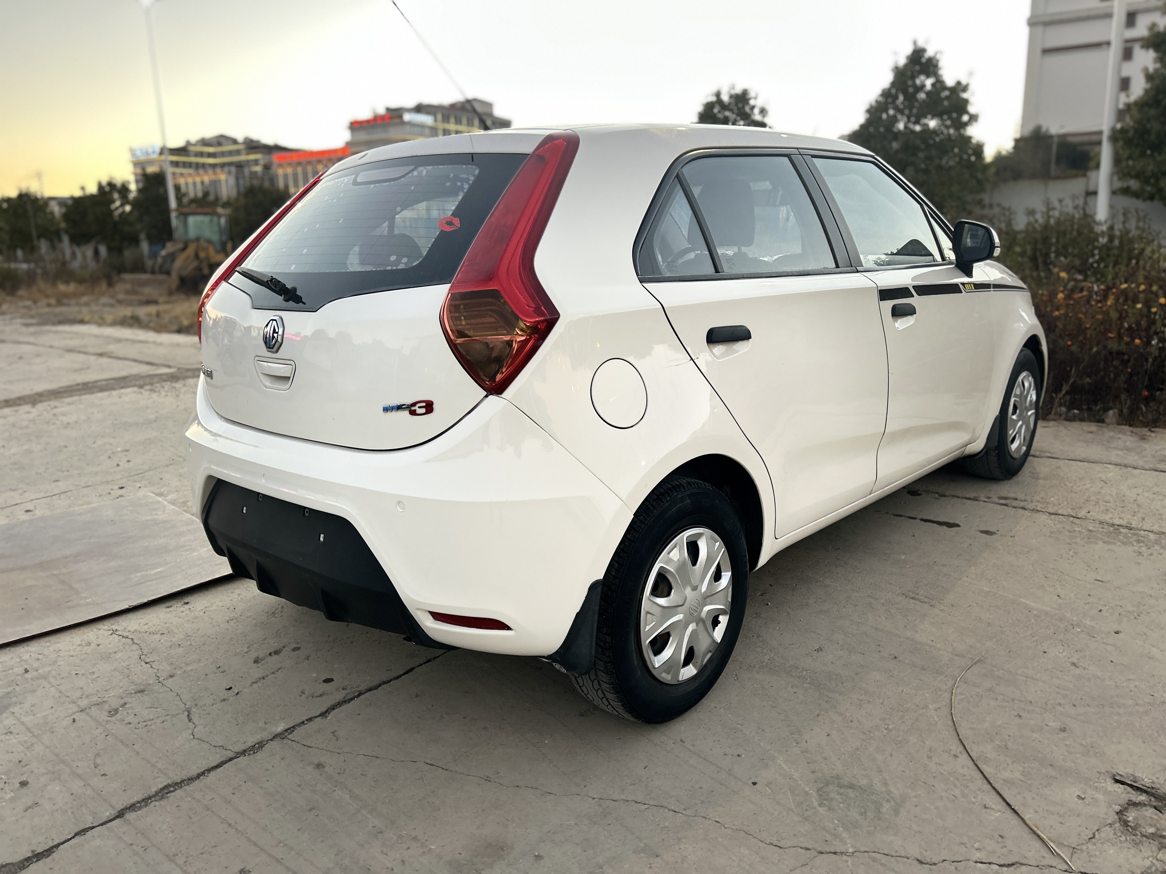 MG 3 2015 car image #8