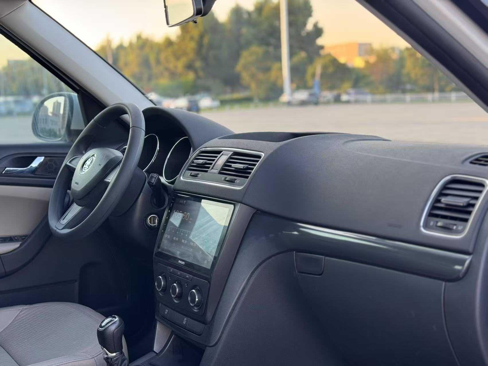 Skoda Yeti 2015 car image #8