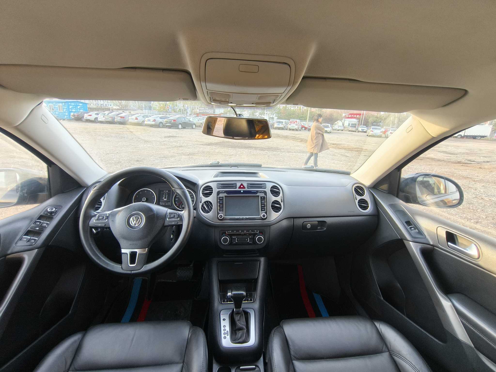Volkswagen Tiguan 2011 #8 Volkswagen Tiguan 2011 car image #8