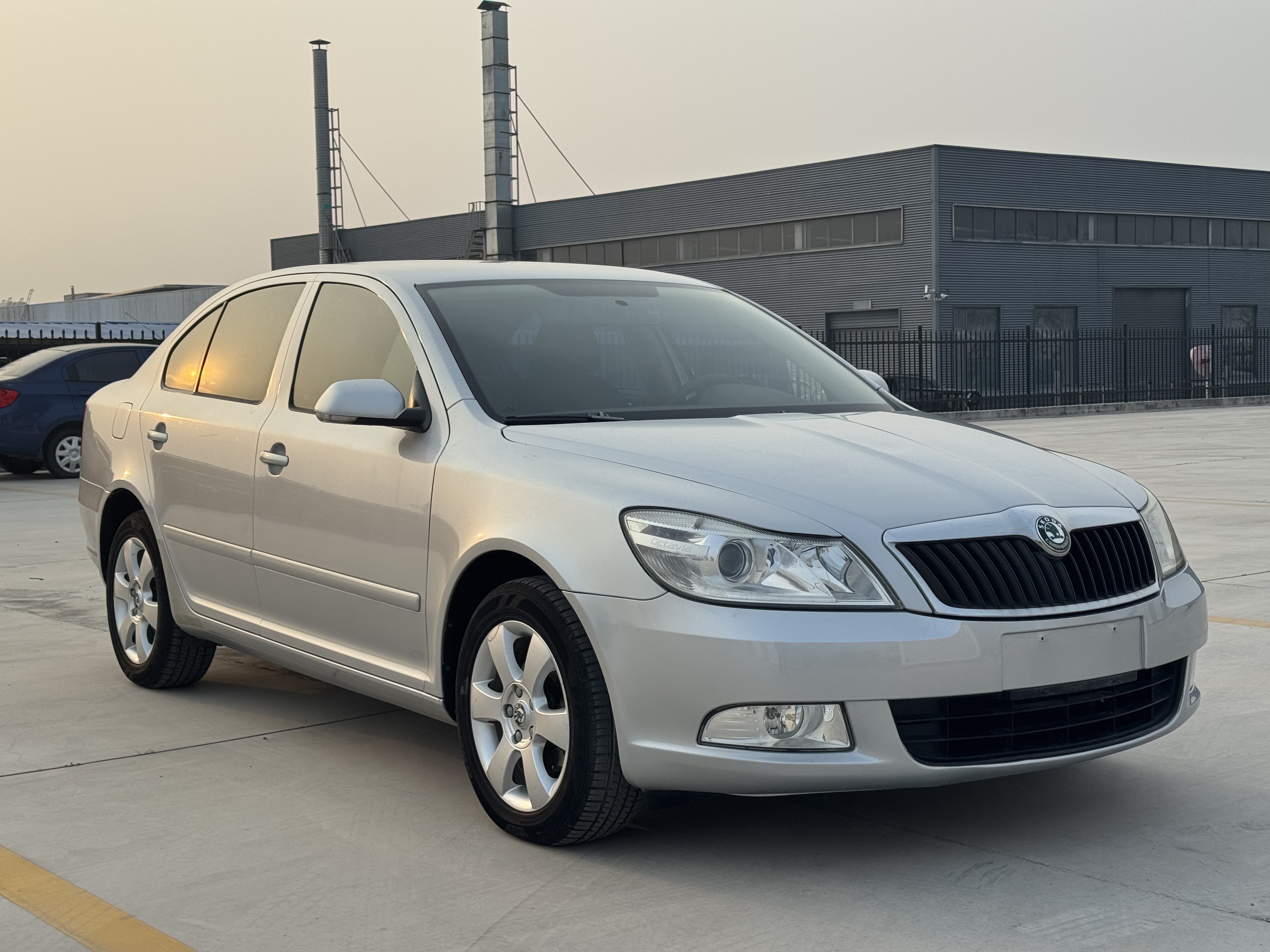 Skoda Octavia 2011 car image #8