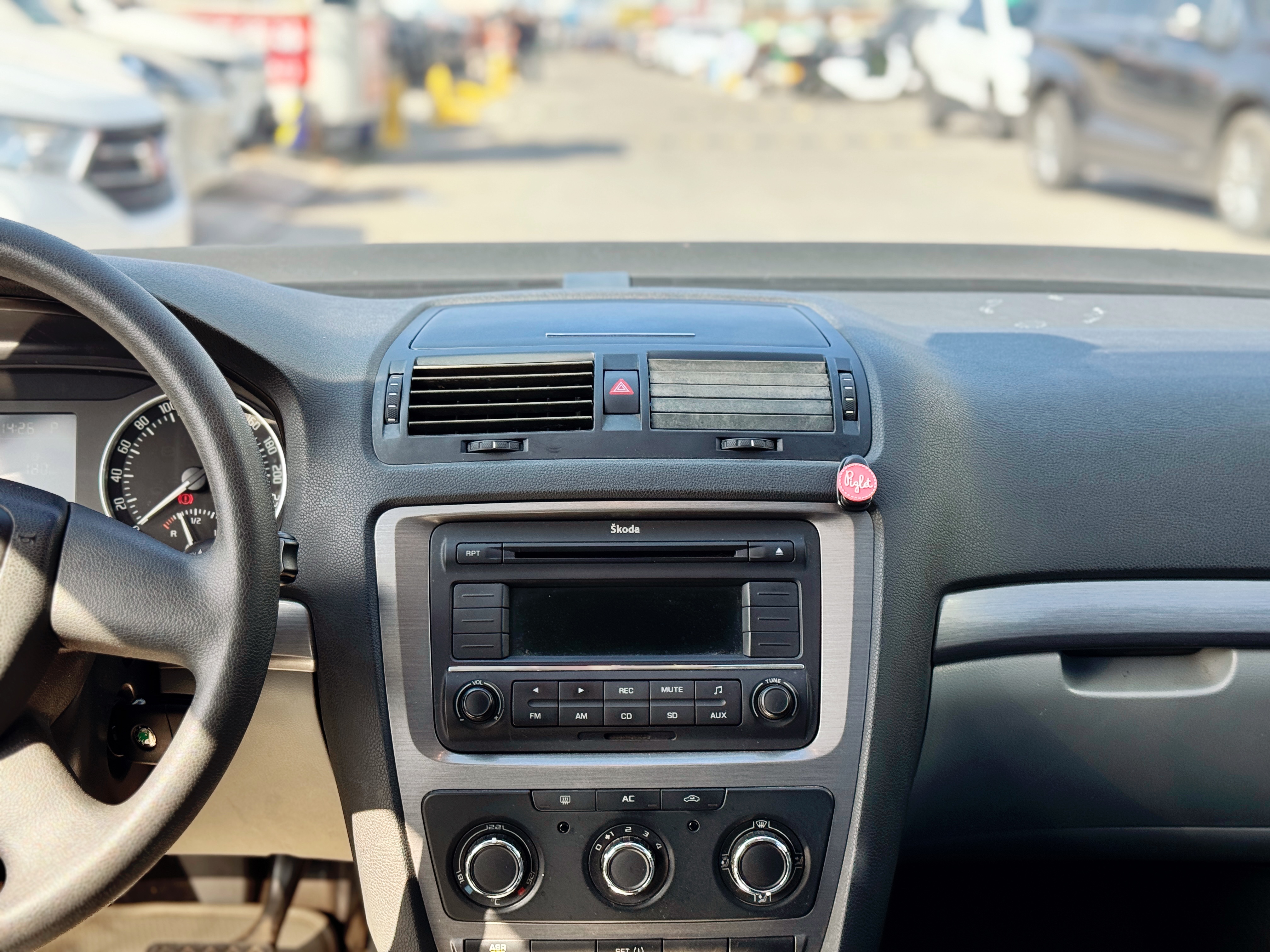 Skoda Octavia 2010 car image #8