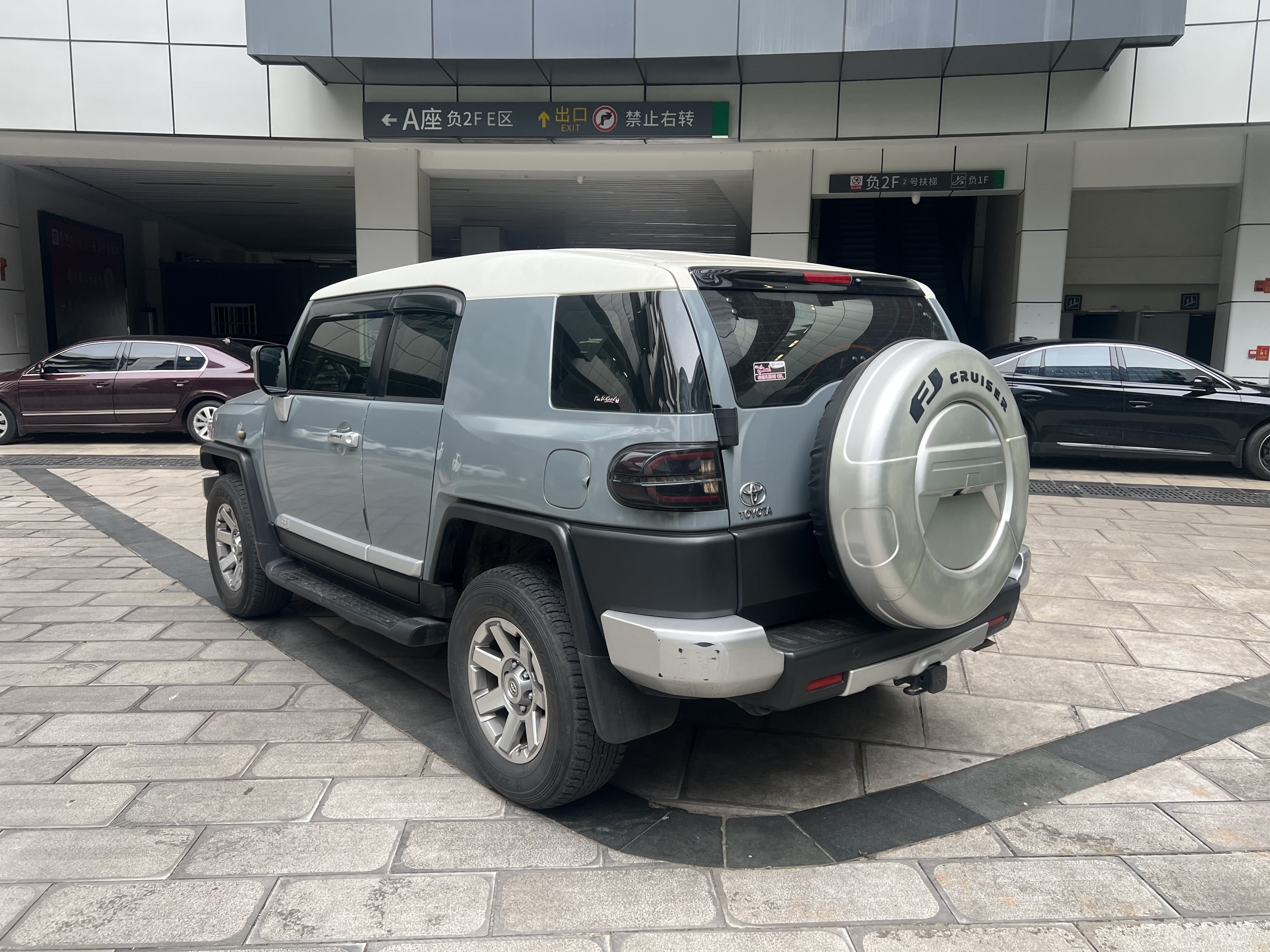 Toyota FJ Cruiser 2018 immagine di auto #8