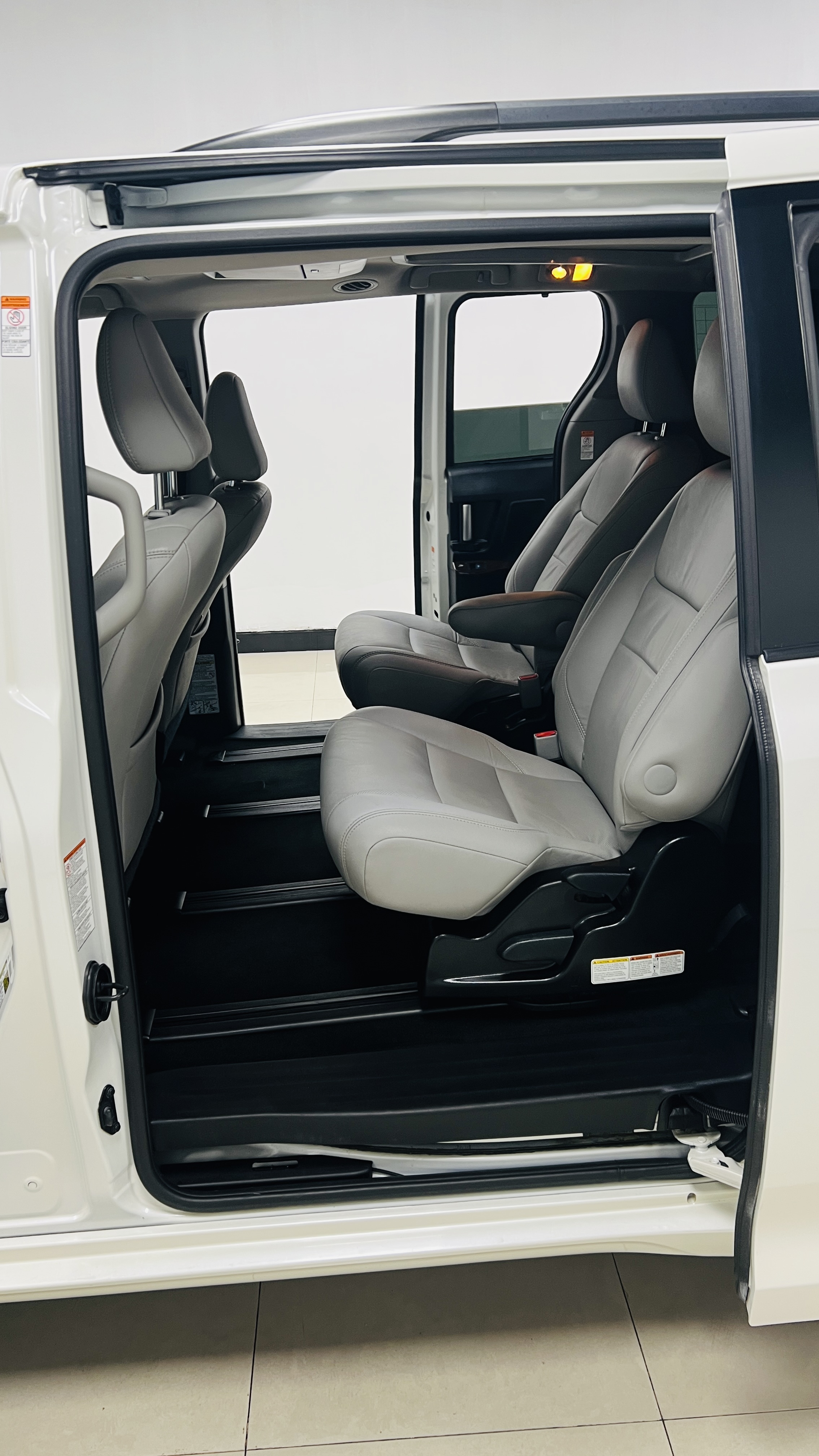 Toyota SIENNA 2016 car image #8