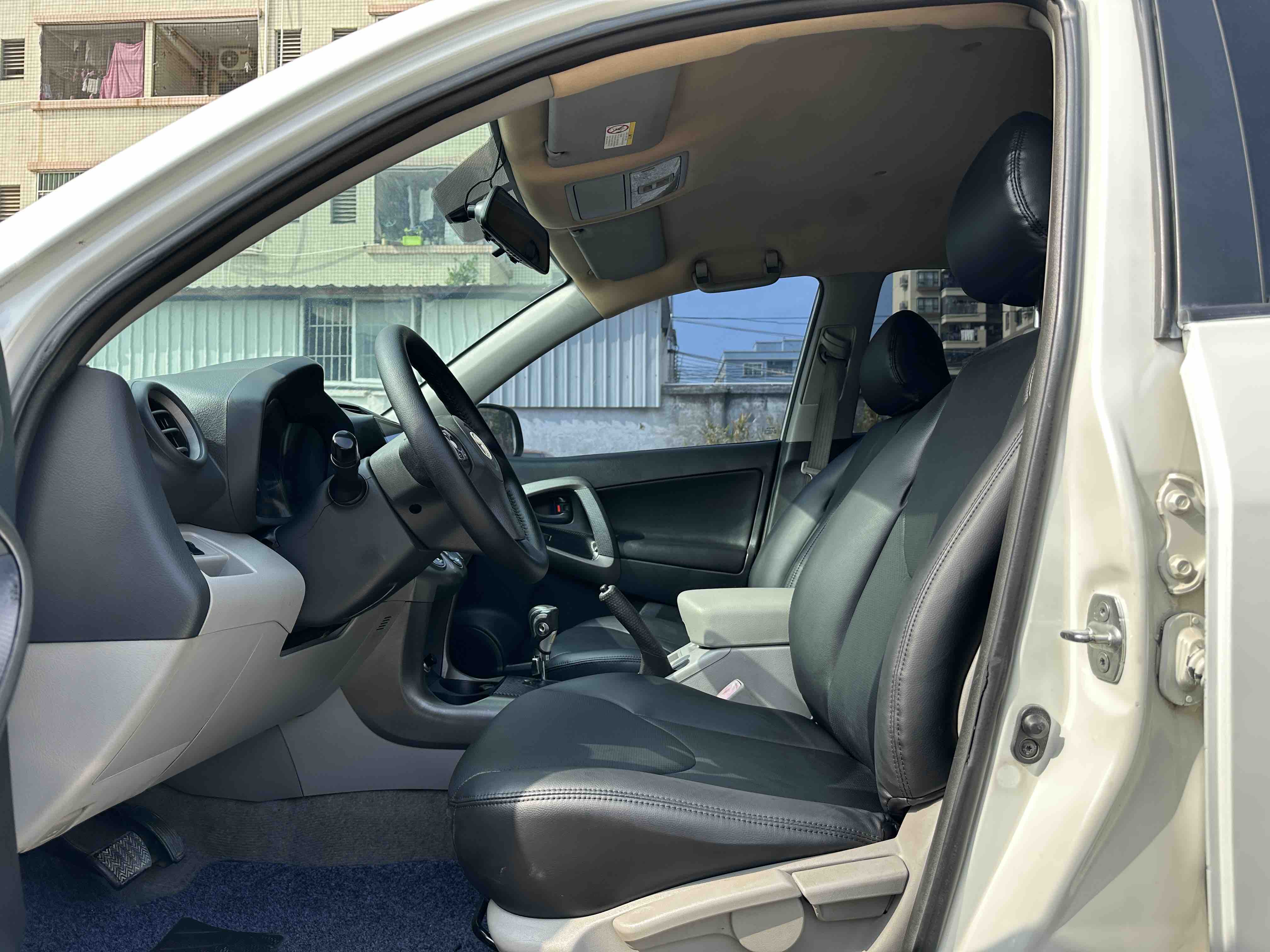 Toyota RAV4 2010 car image #8