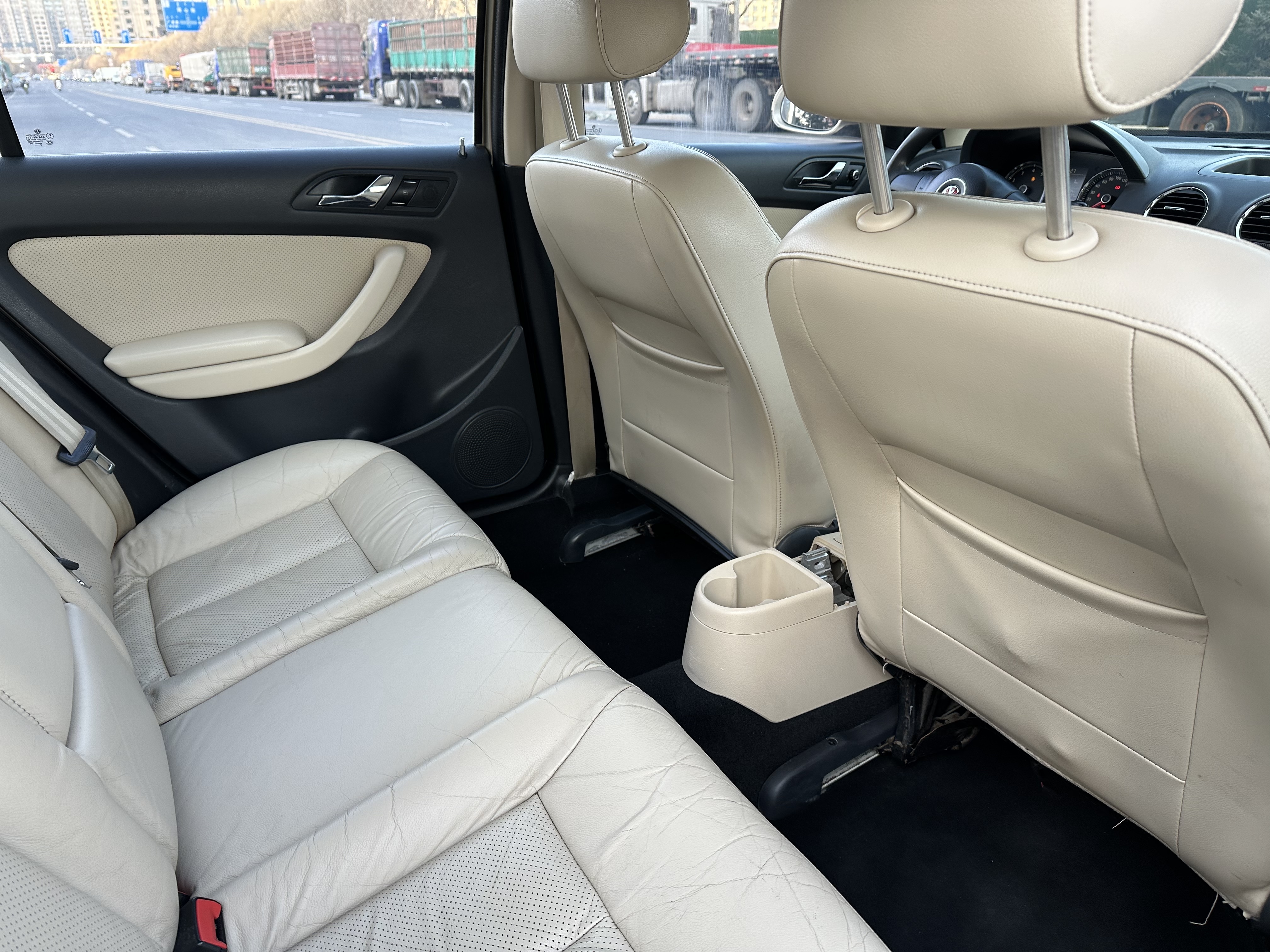 Volkswagen Lavida 2010 изображение автомобиля #8