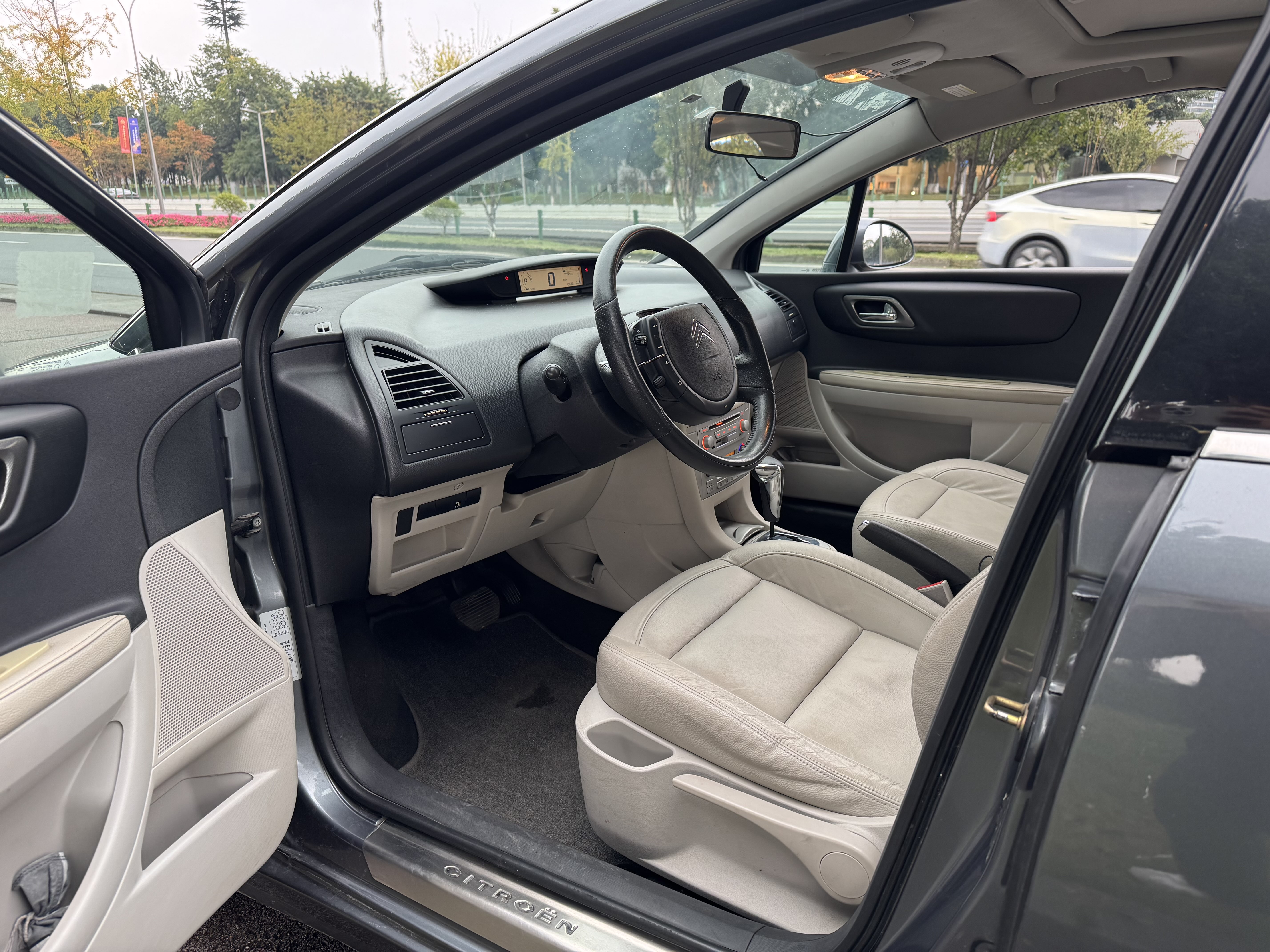 Citroen C-Quatre 2012 car image #8