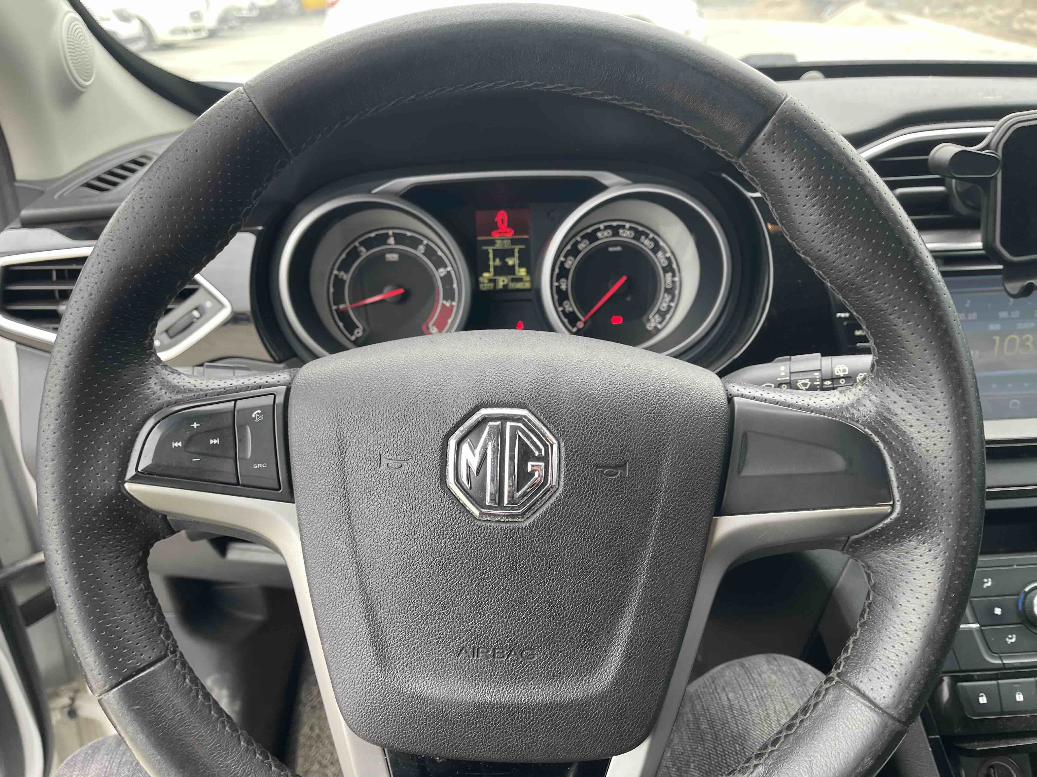 MG GS 2015 car image #8