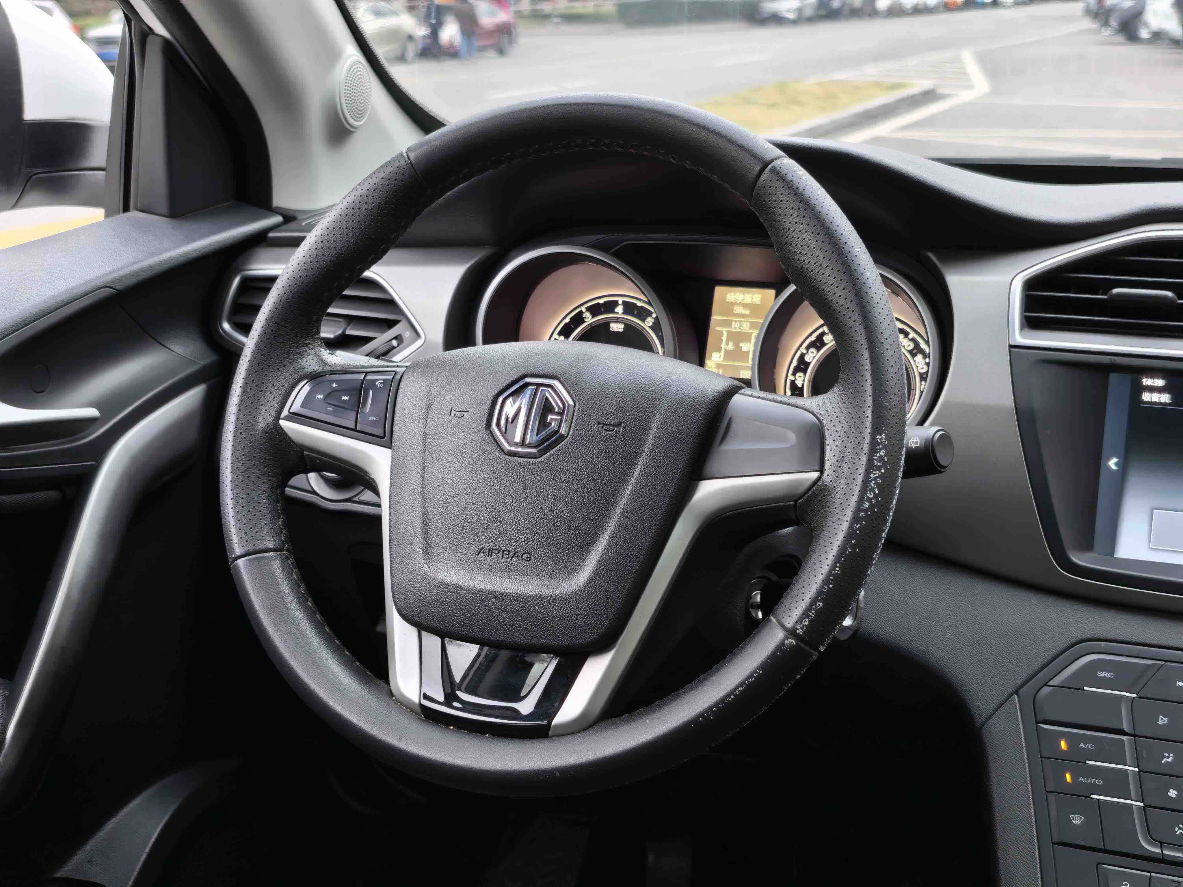 MG GS 2016 car image #8