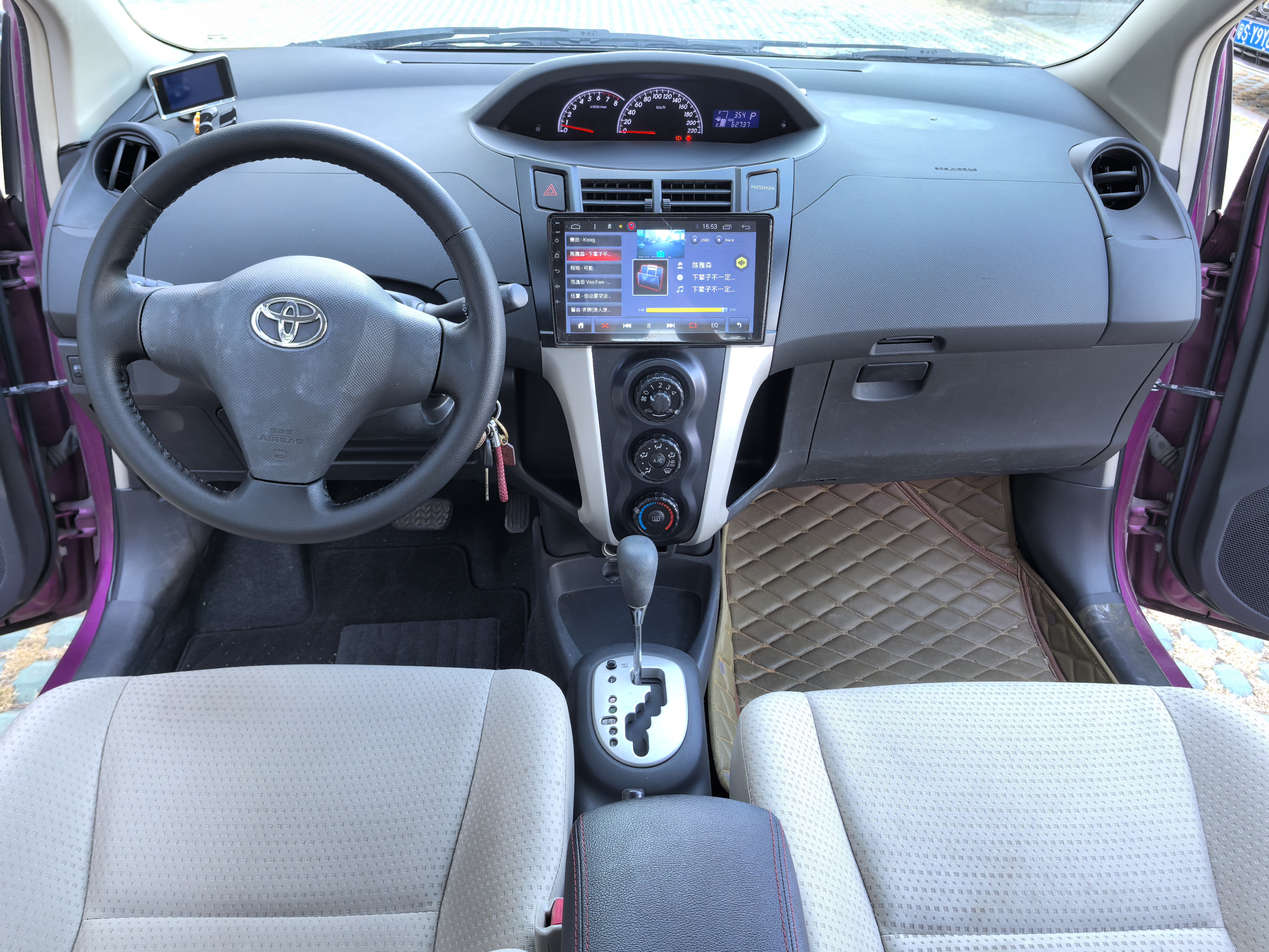 Yaris 2013 car image #8
