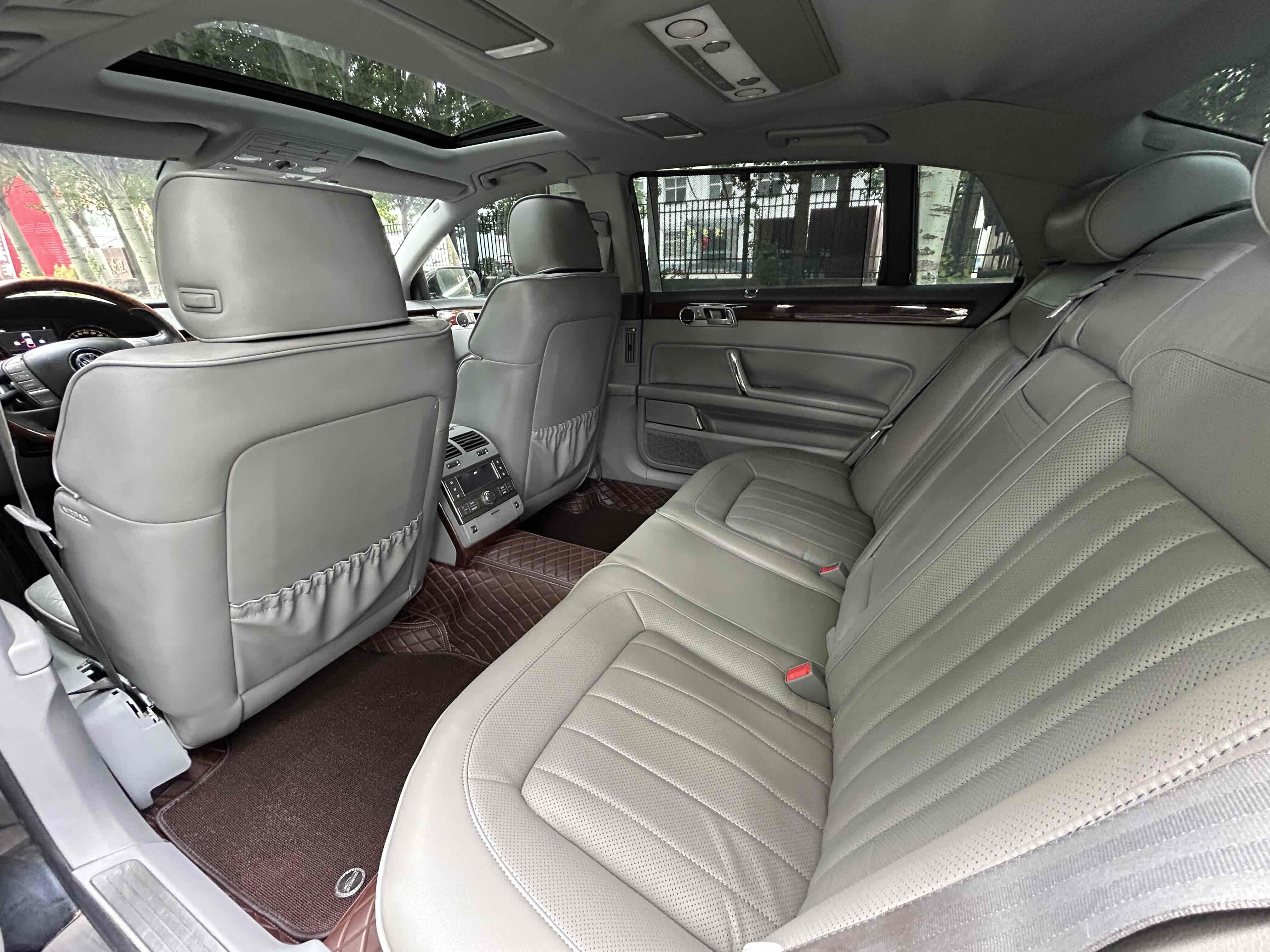 Volkswagen Pheaton 2011 immagine di auto #8