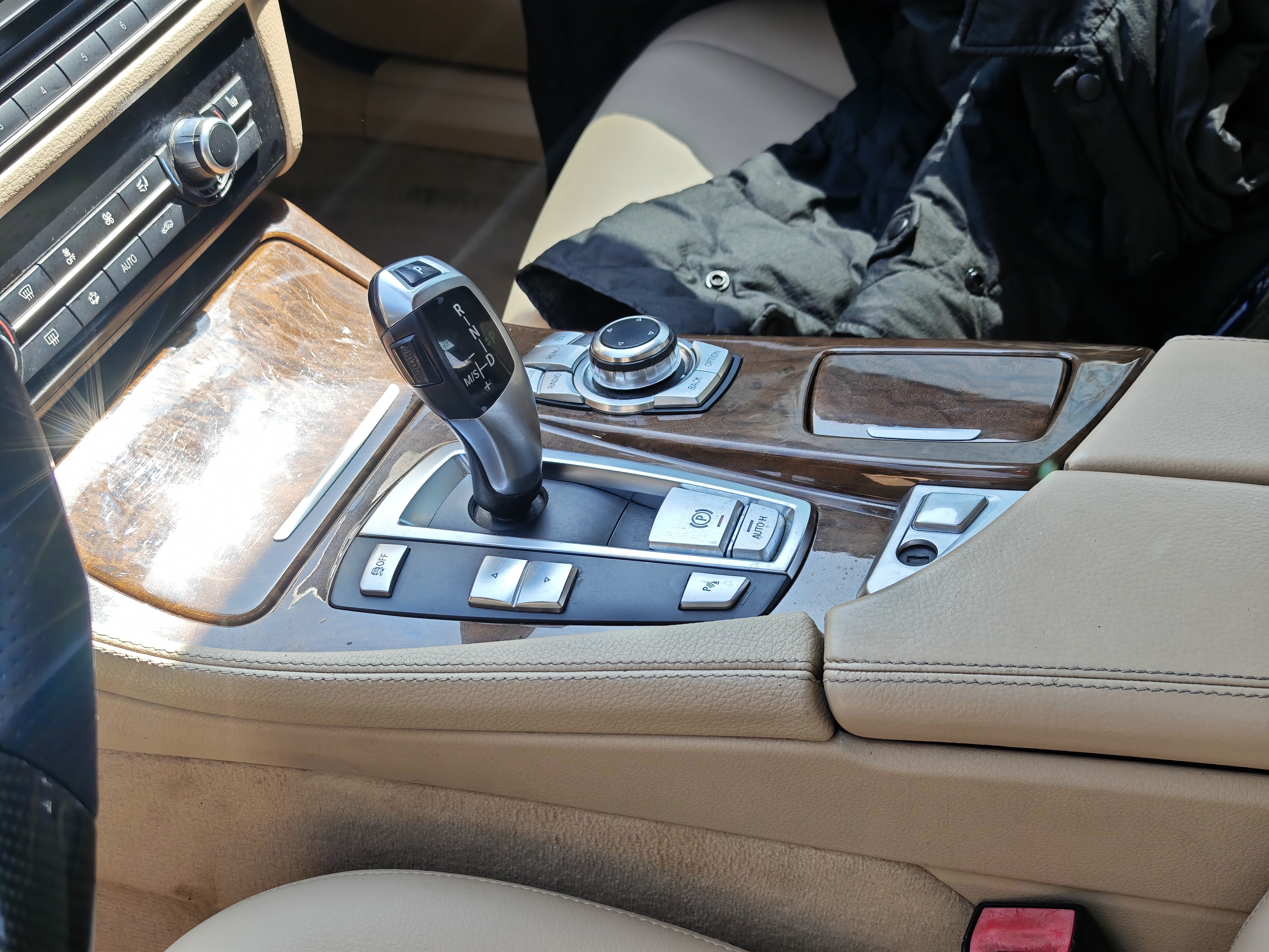 BMW 5 Series 2011 #8 BMW 5 Series 2011 car image #8