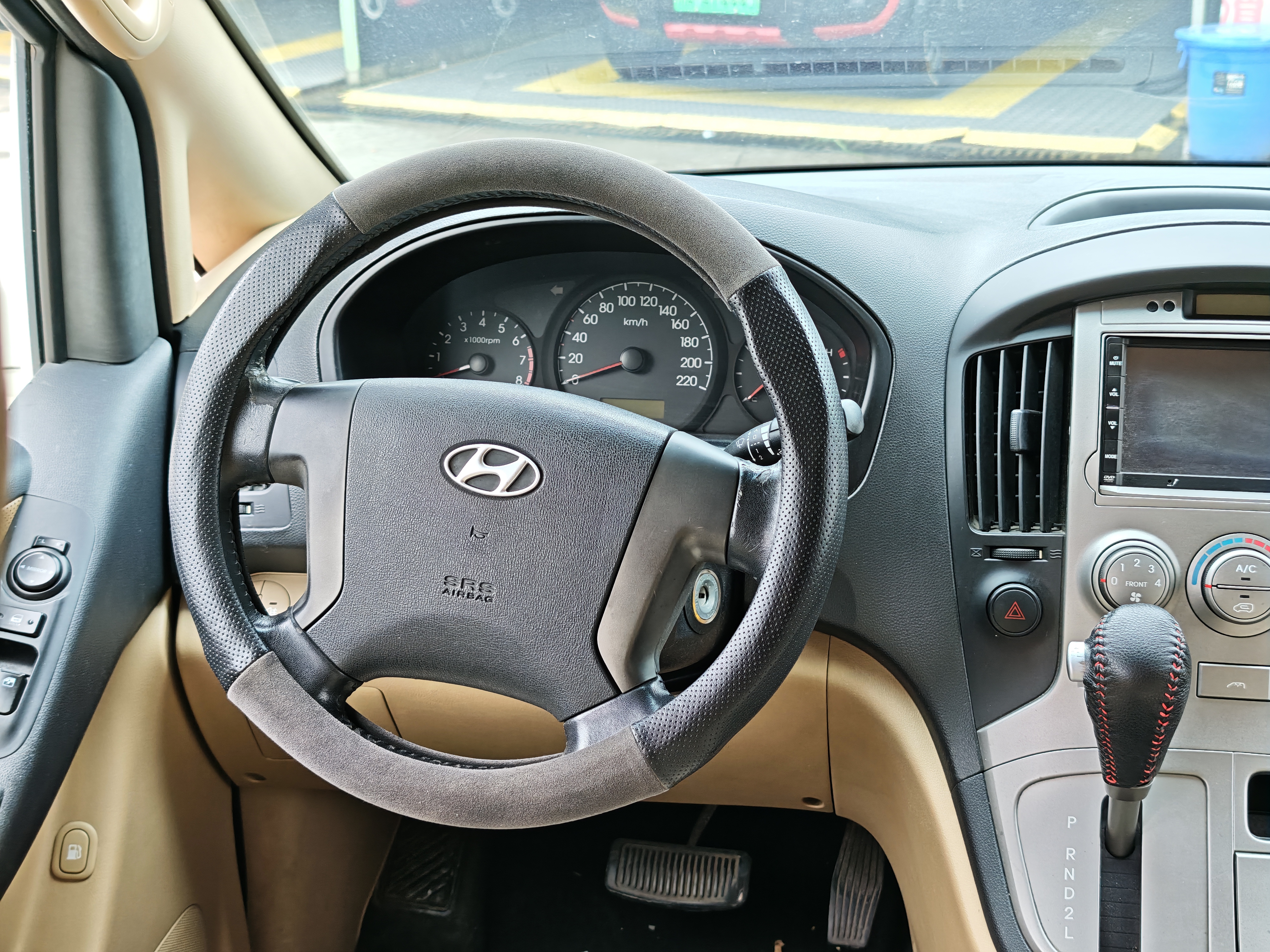 Hyundai H-1 2011 #8 Hyundai H-1 2011 car image #8