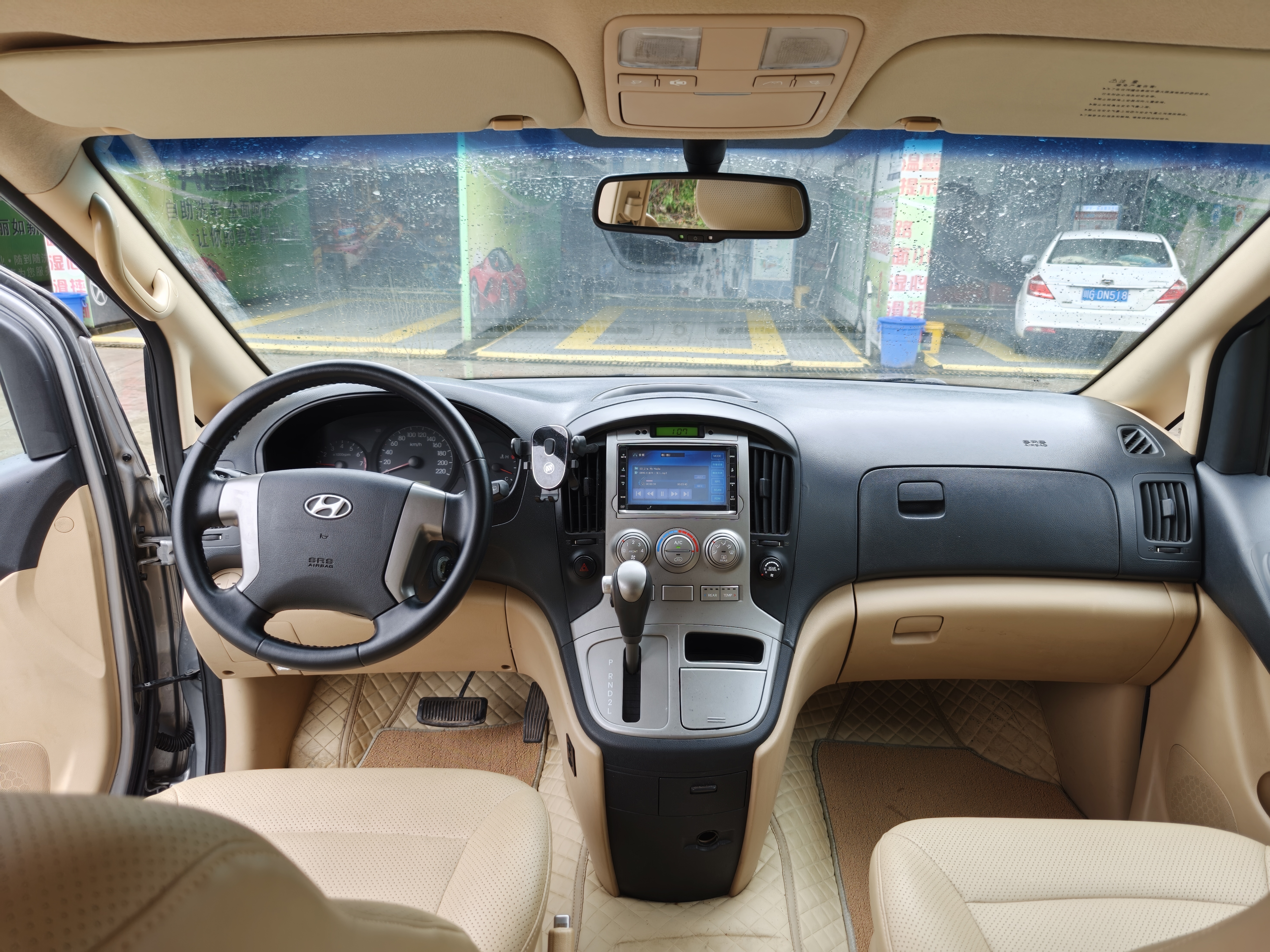 Hyundai H-1 2013 car image #8