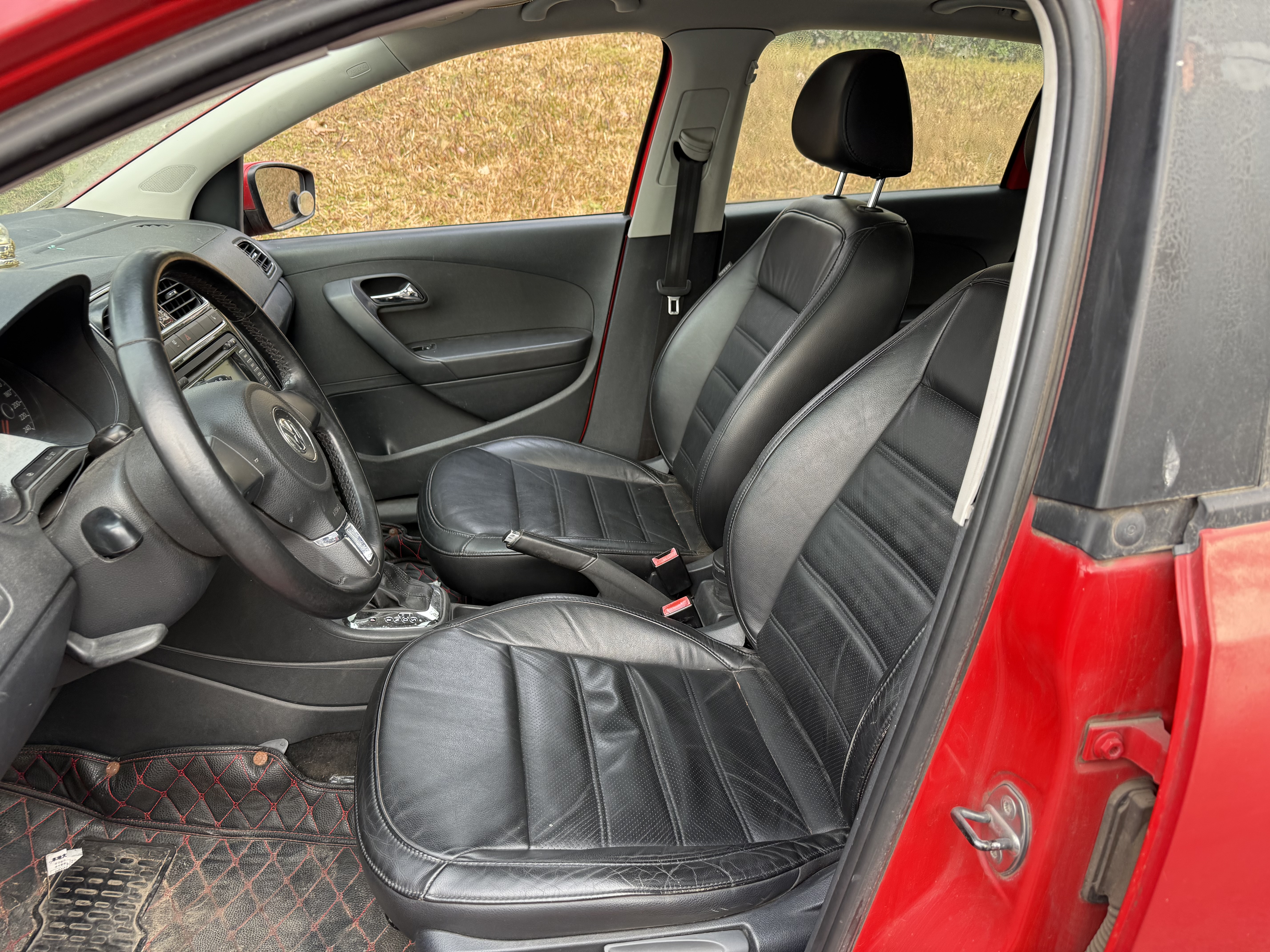 Volkswagen Polo 2012 car image #8