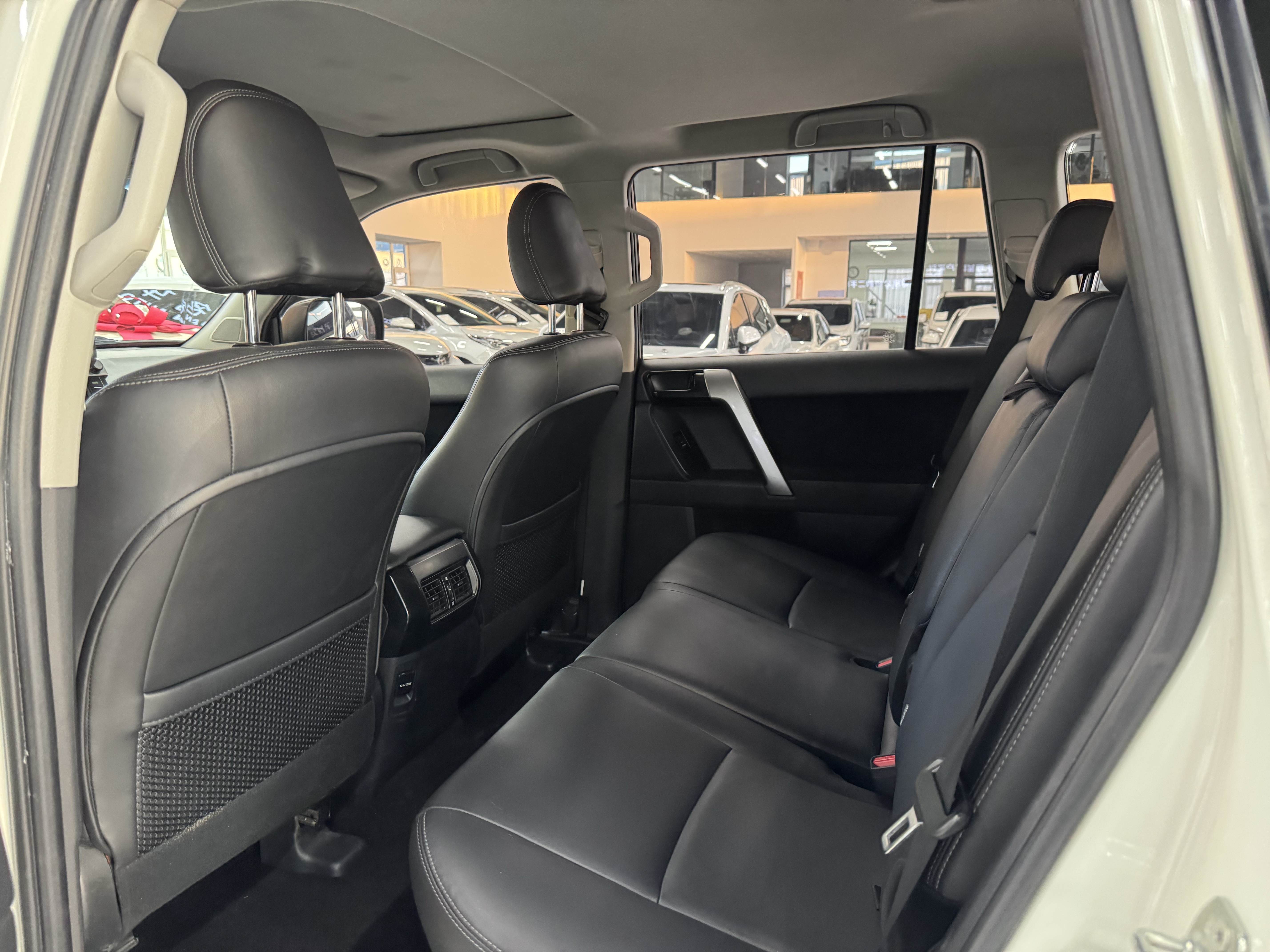 Toyota Land Cruiser Prado 2017 immagine di auto #8