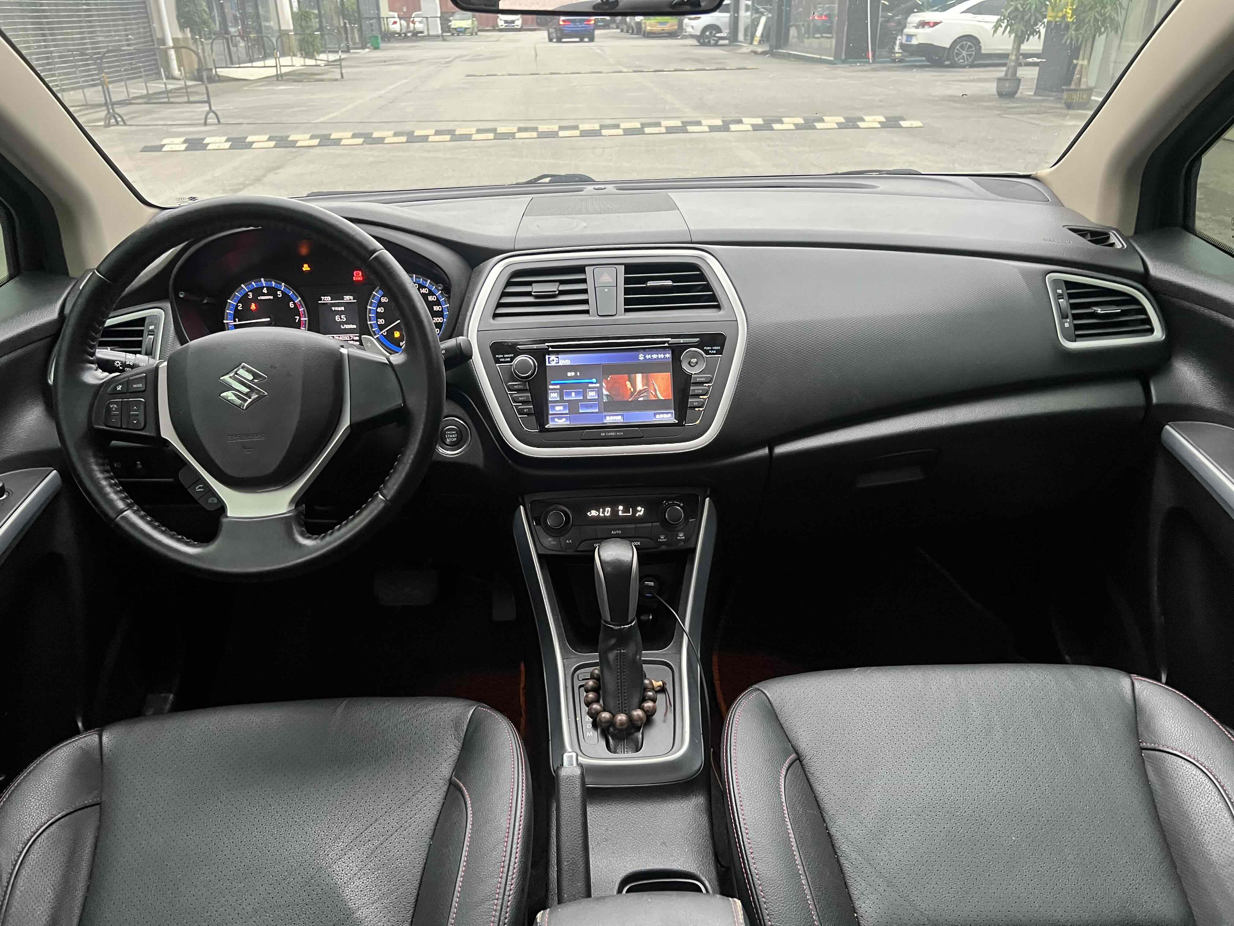 Suzuki S-Cross 2015 صورة سيارة #8