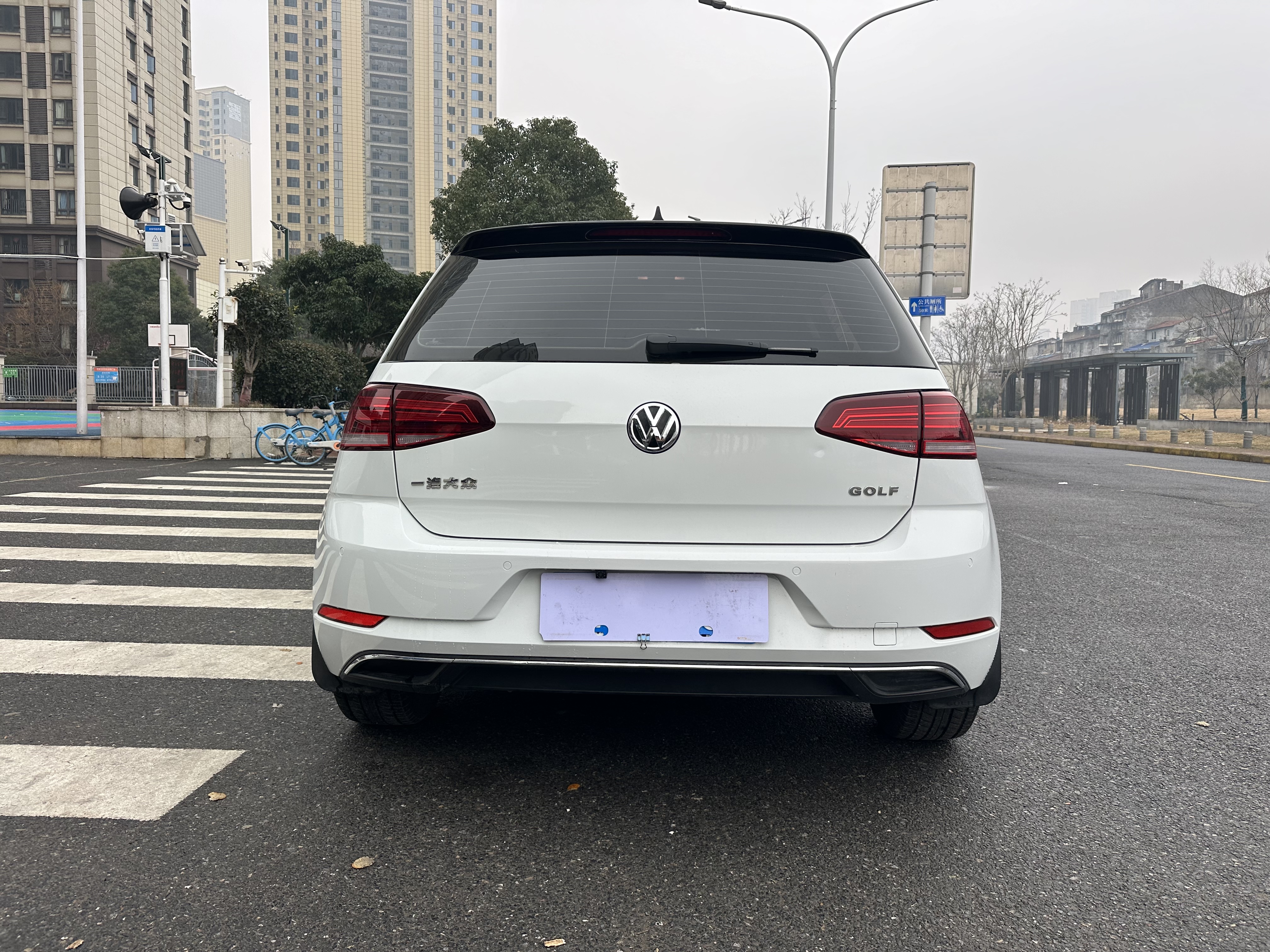 Volkswagen Golf 2018 car image #8