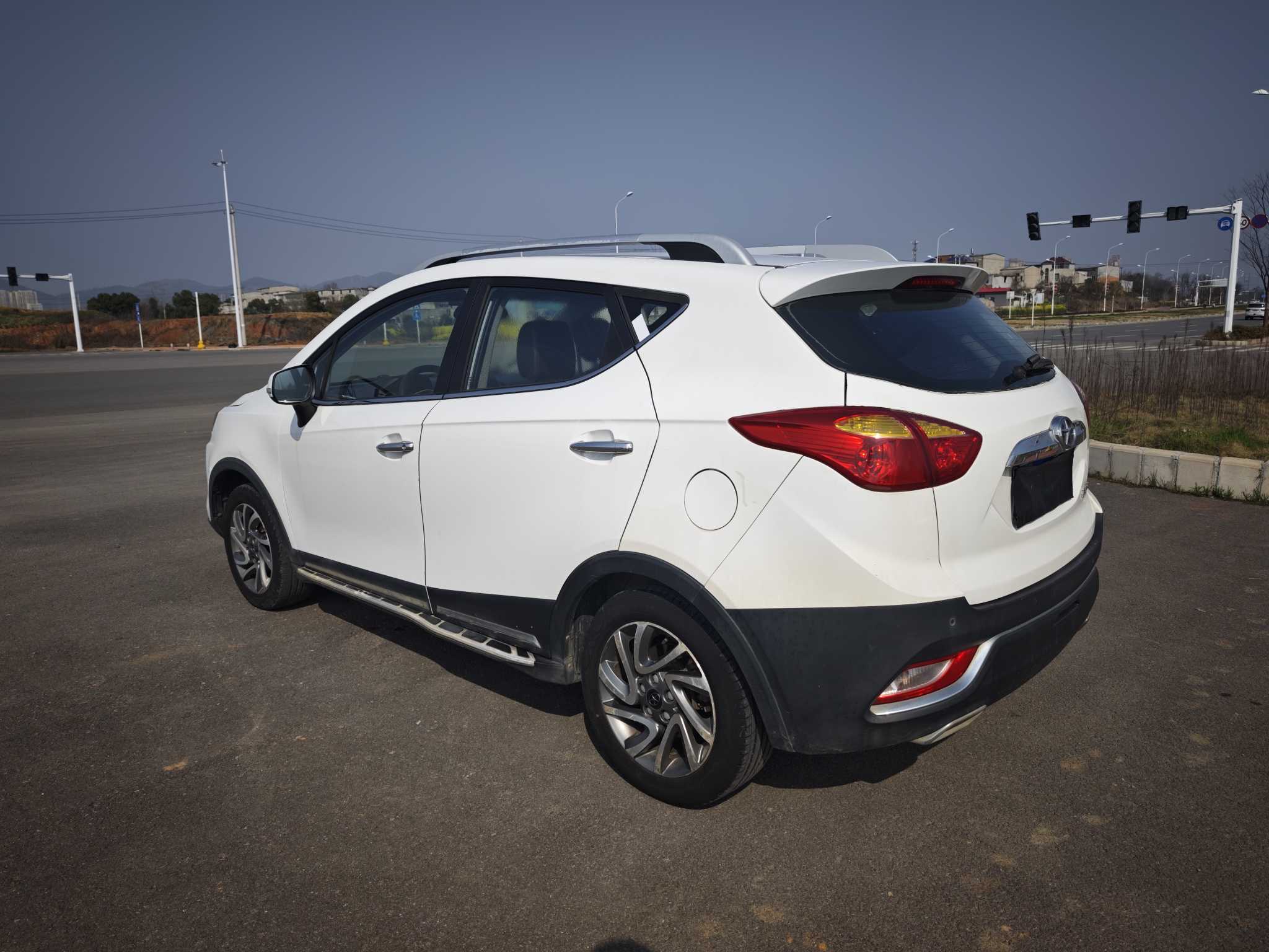 JAC 2015 car image #8