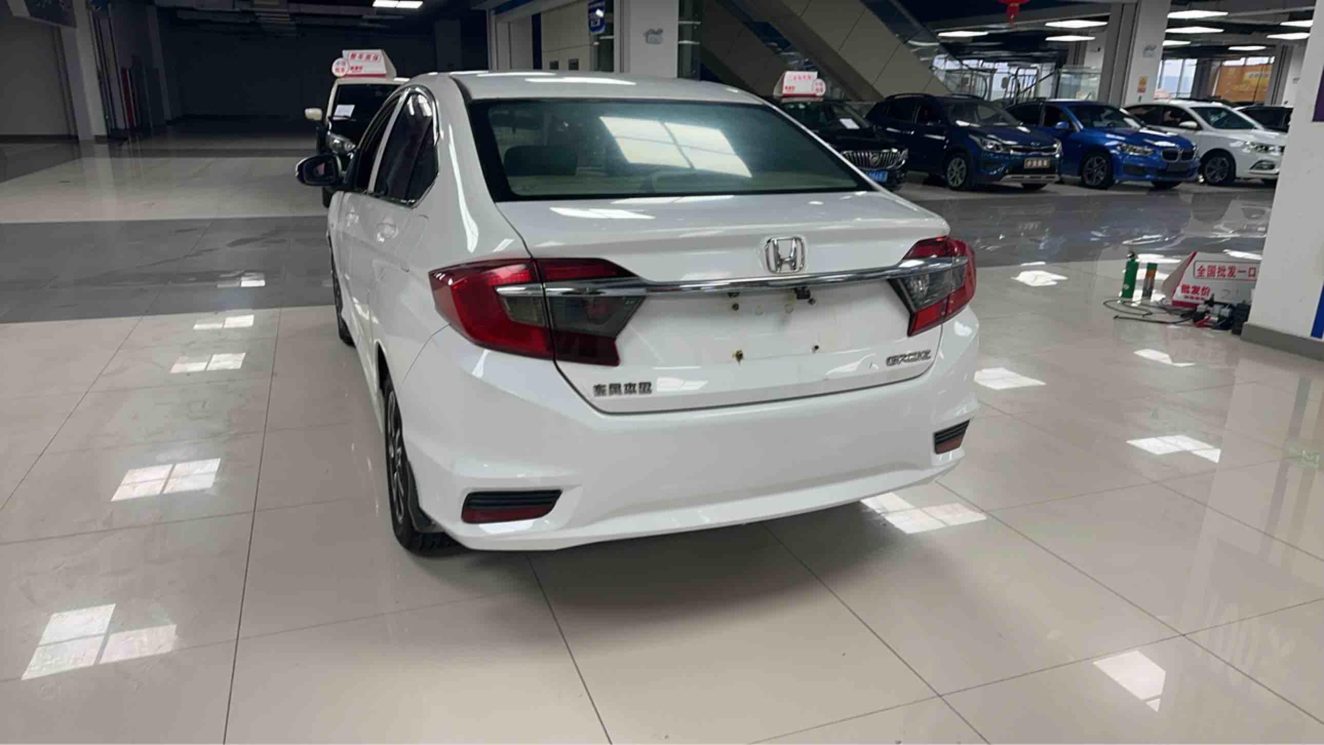 Honda Greiz 2016 car image #8