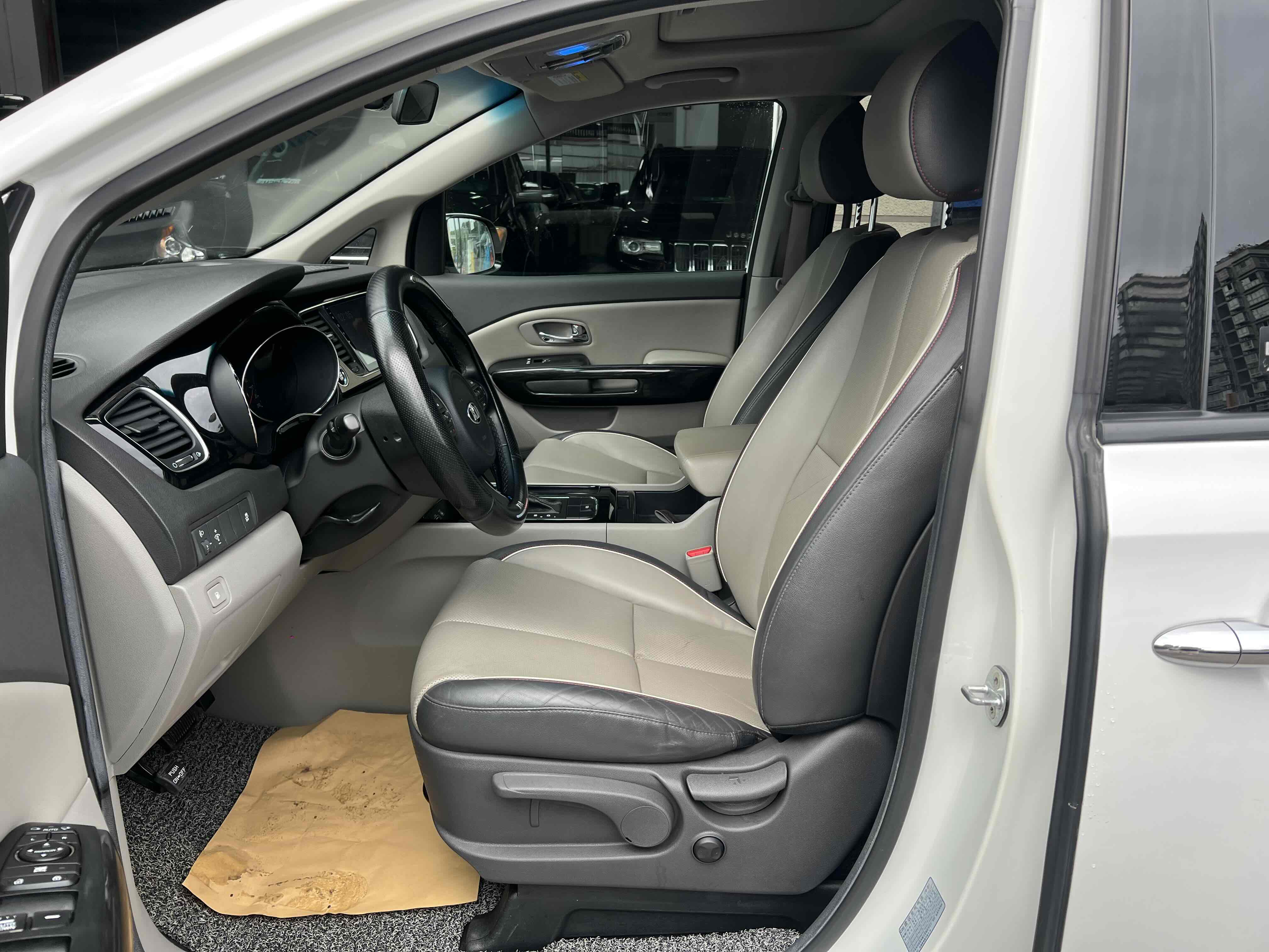 Kia Carnival (Imported) 2016 car image #8