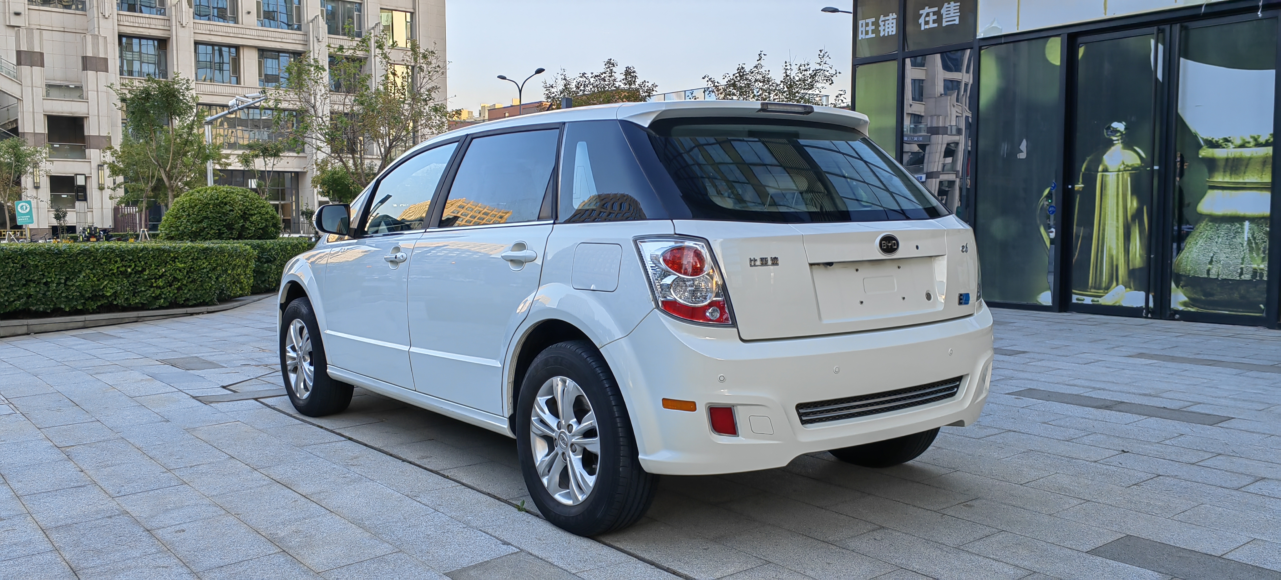 BYD e6 2016 #8 BYD e6 2016 car image #8