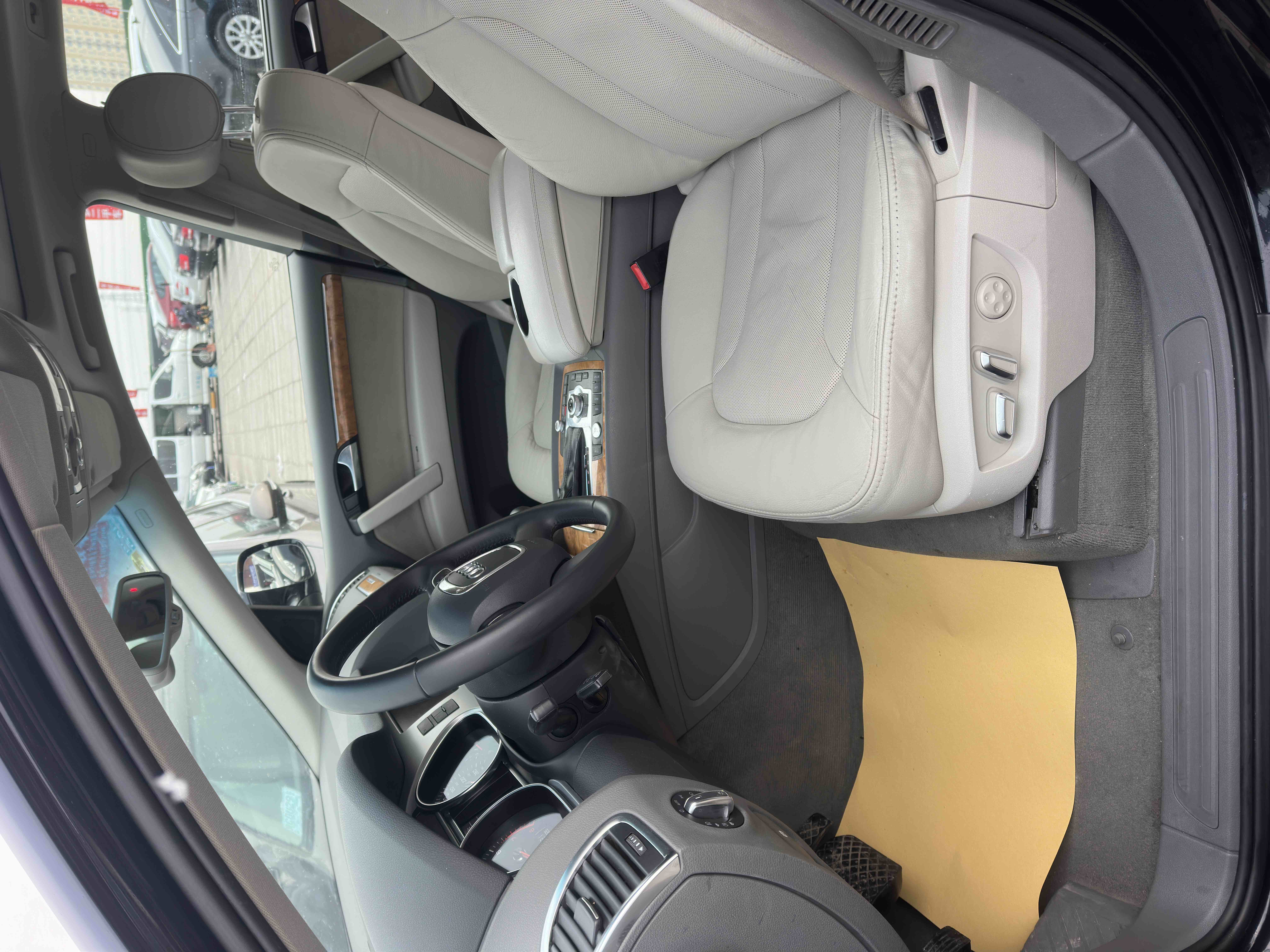 Audi Q7 2011 car image #8