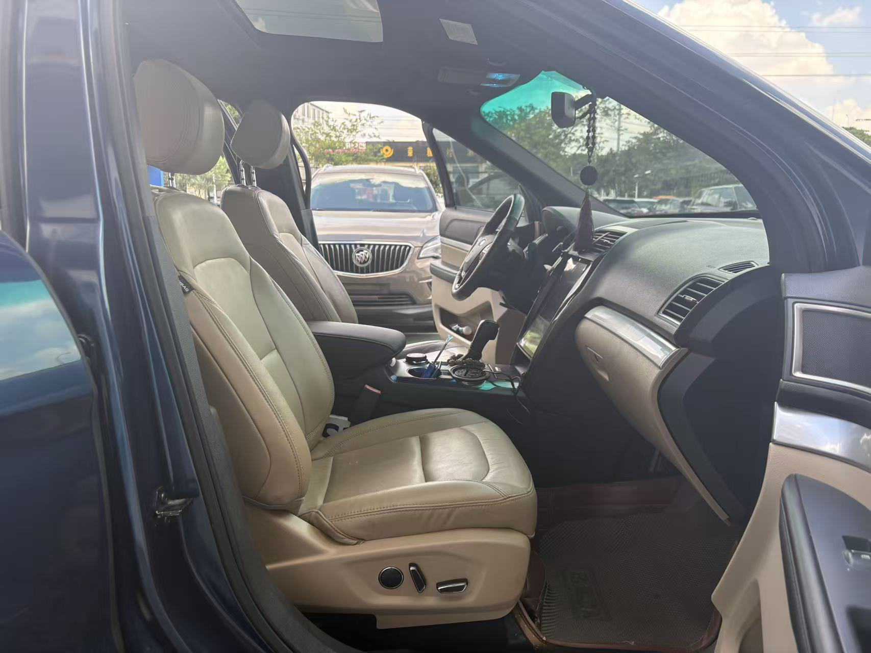 Ford Explorer (Imported) 2016 #8 Ford Explorer (Imported) 2016 car image #8