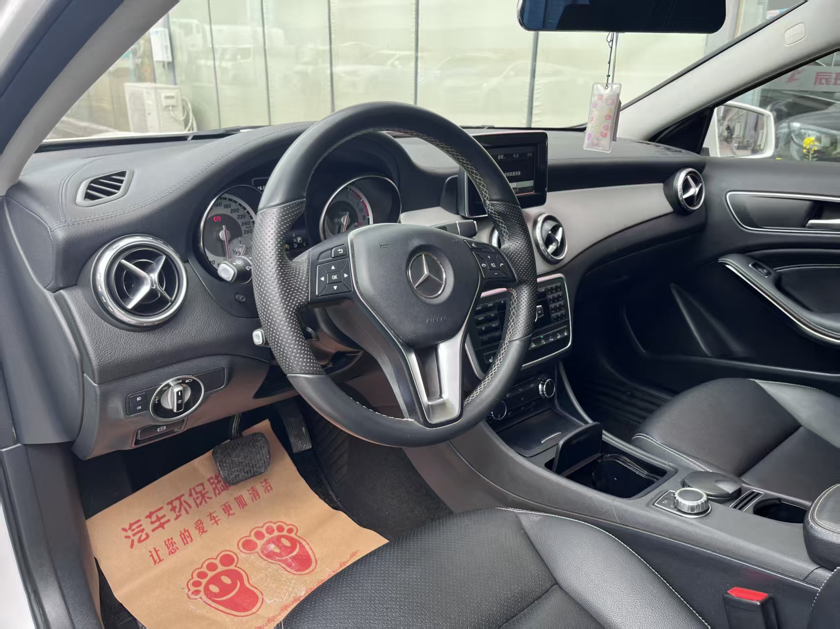 Mercedes-Benz GLA Class 2015 car image #8