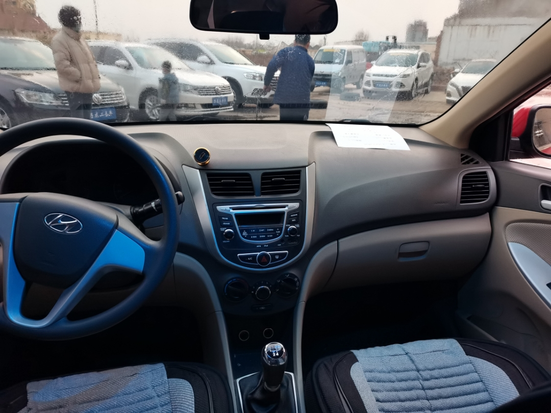 Hyundai Reina 2012 #8 Hyundai Reina 2012 car image #8