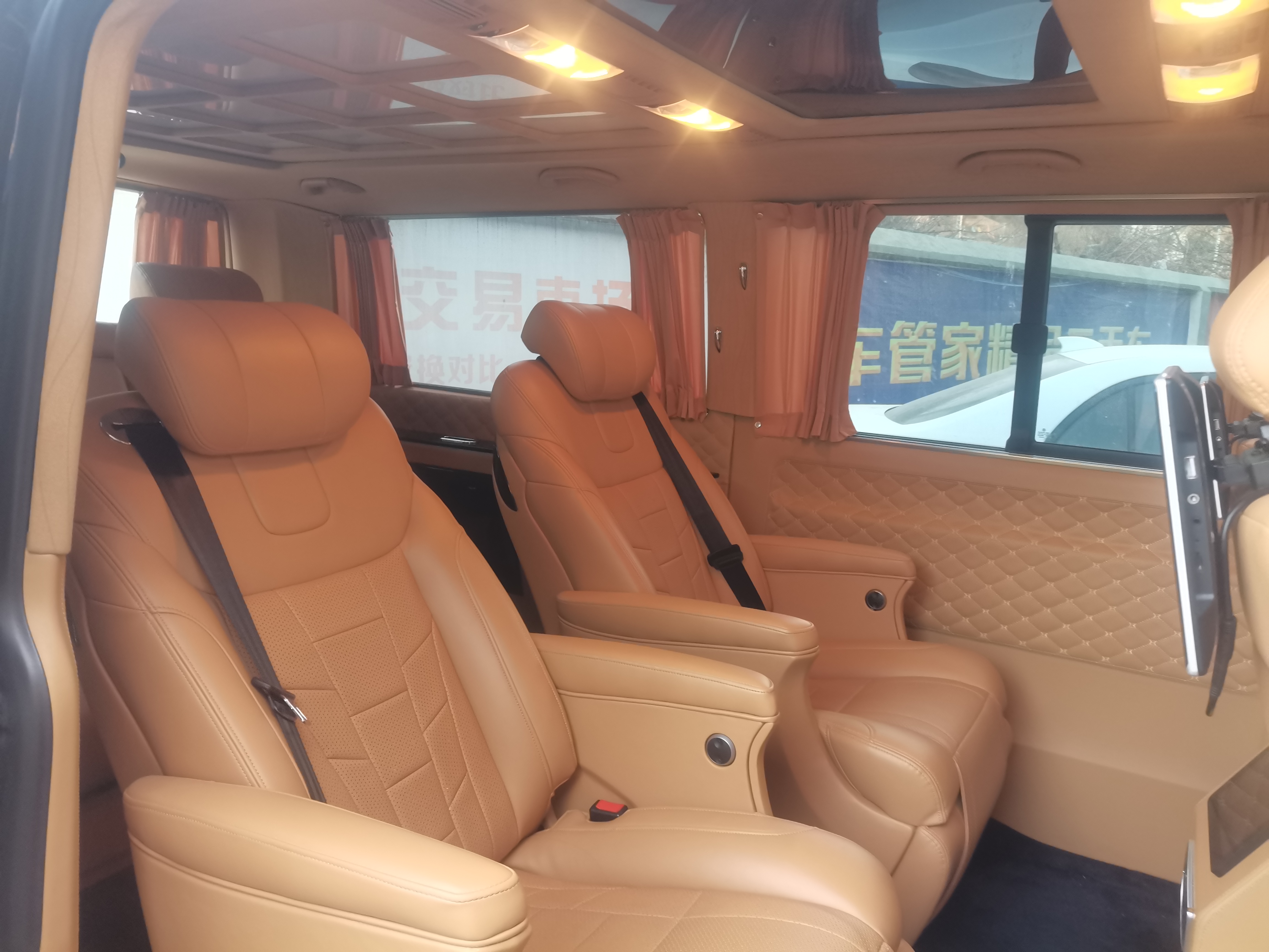 Volkswagen Caravelle 2018 immagine di auto #8