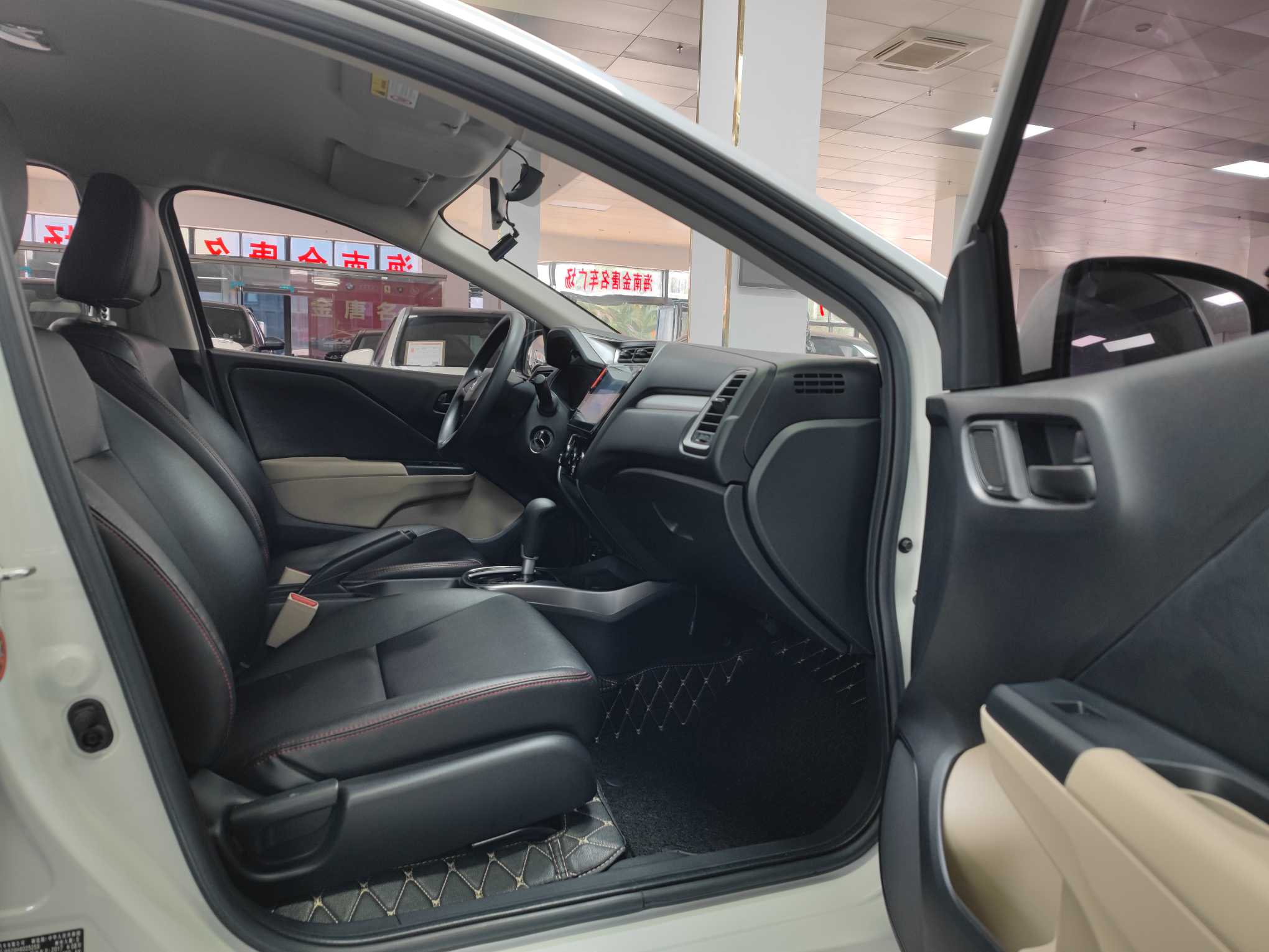 Honda Greiz 2017 car image #8