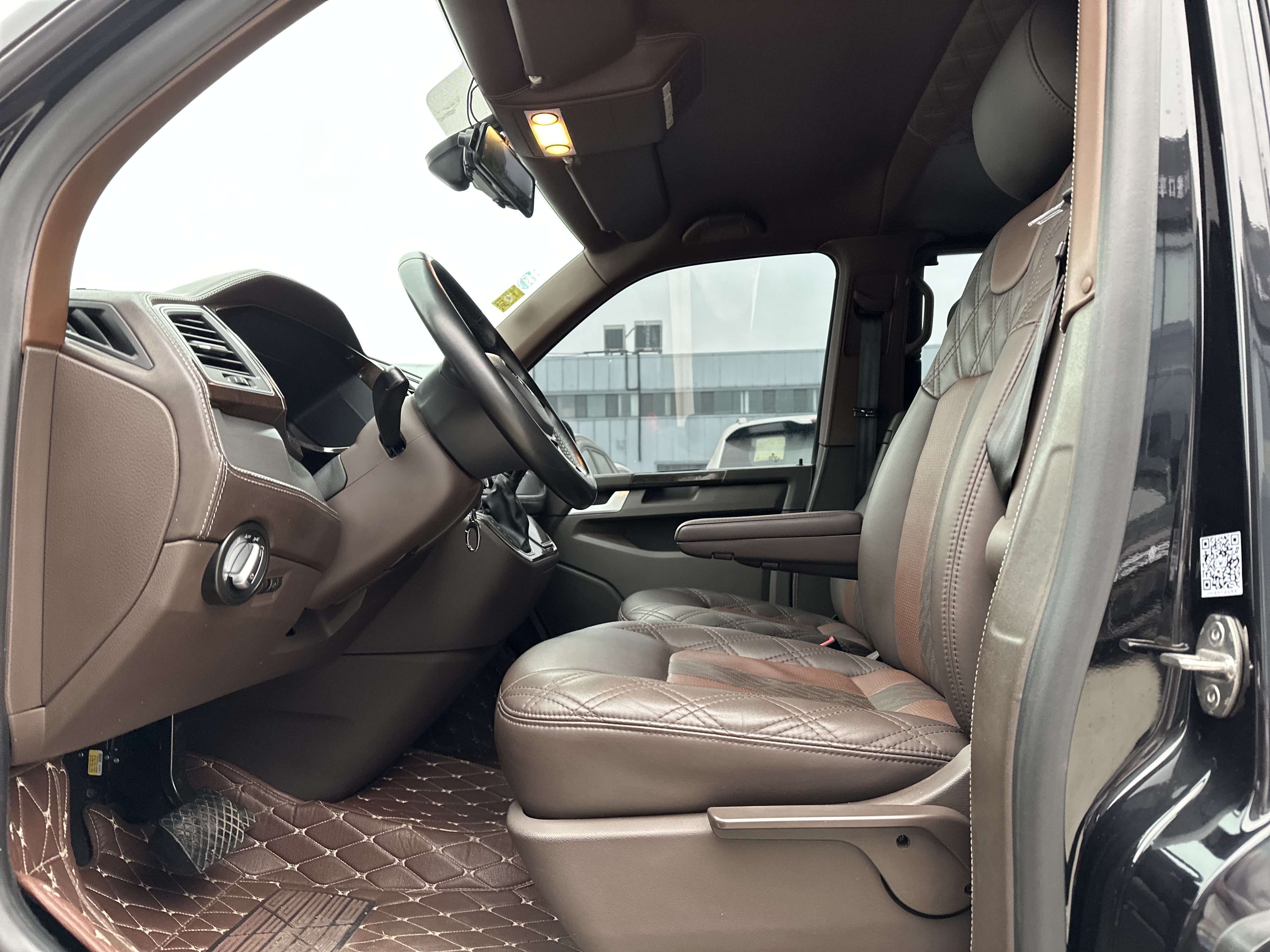 Volkswagen Caravelle 2019 car image #8