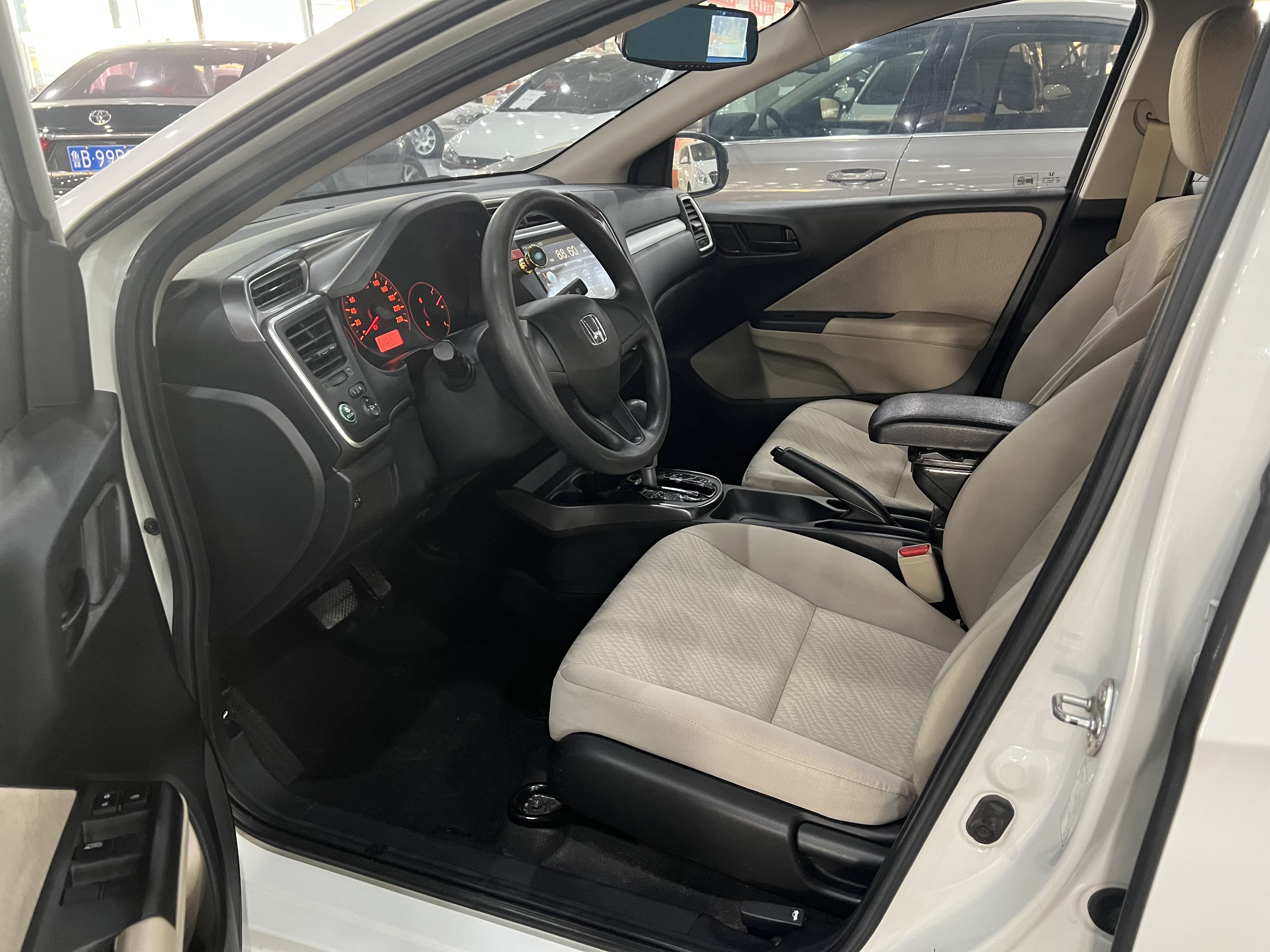 Honda Greiz 2016 #8 Honda Greiz 2016 car image #8