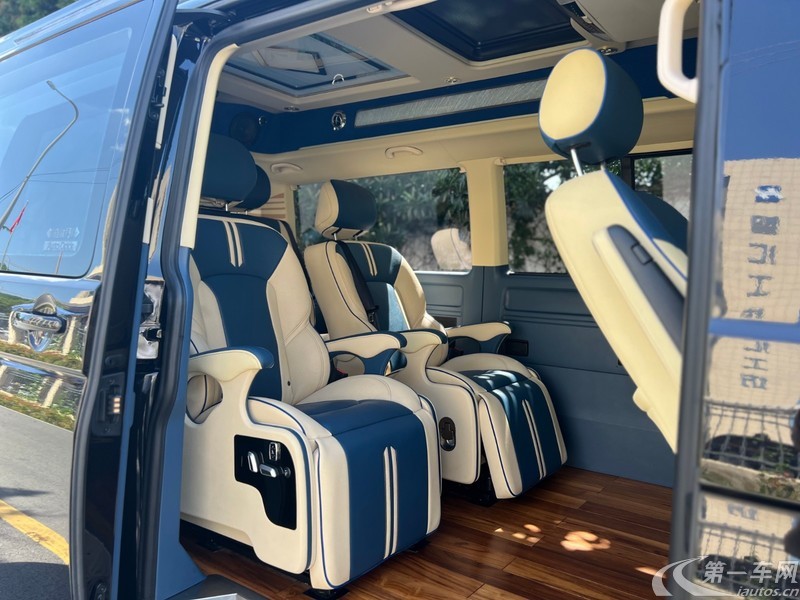 Volkswagen Caravelle 2018 immagine di auto #8