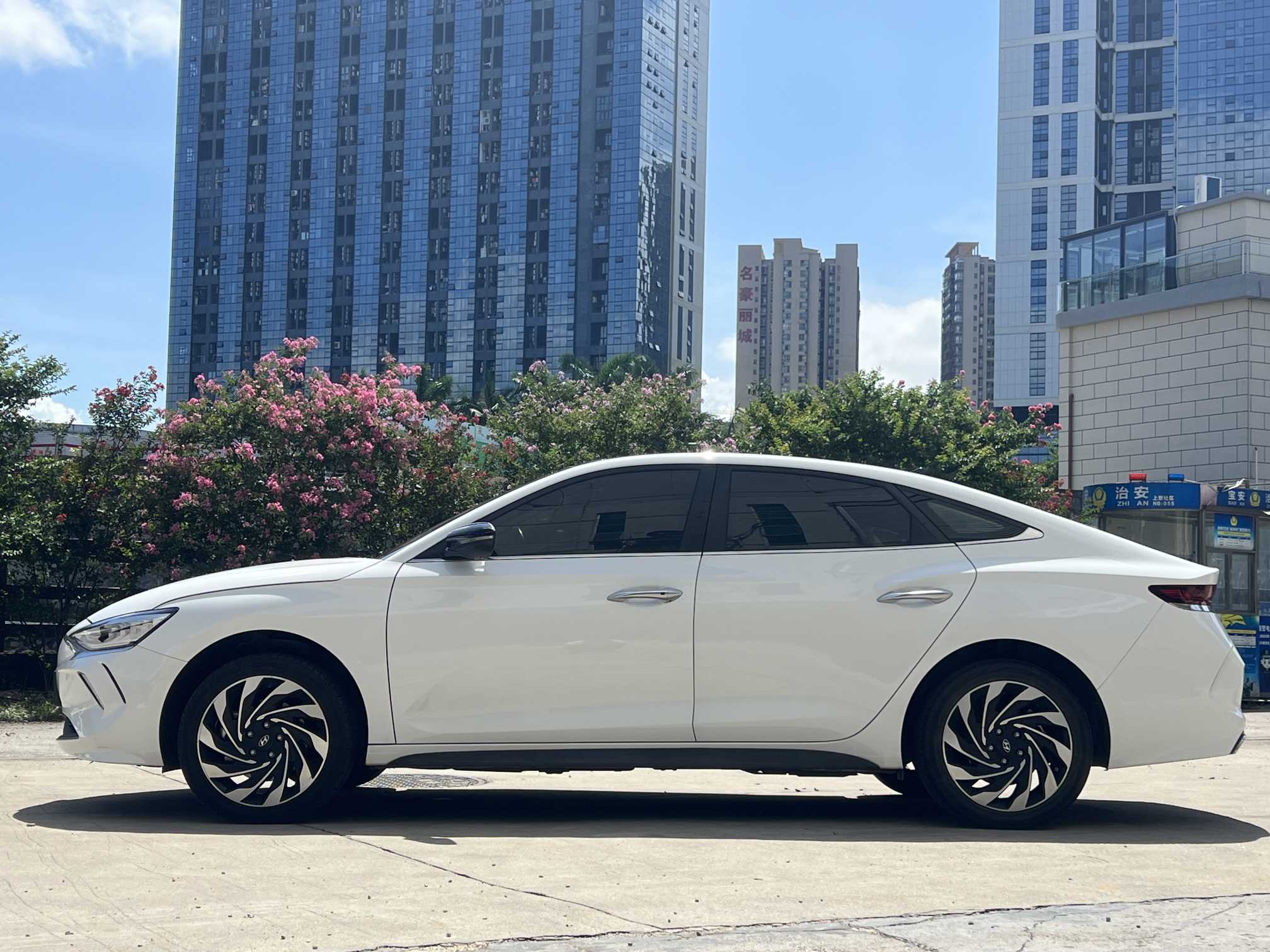 Hyundai Lafesta EV 2021 car image #8