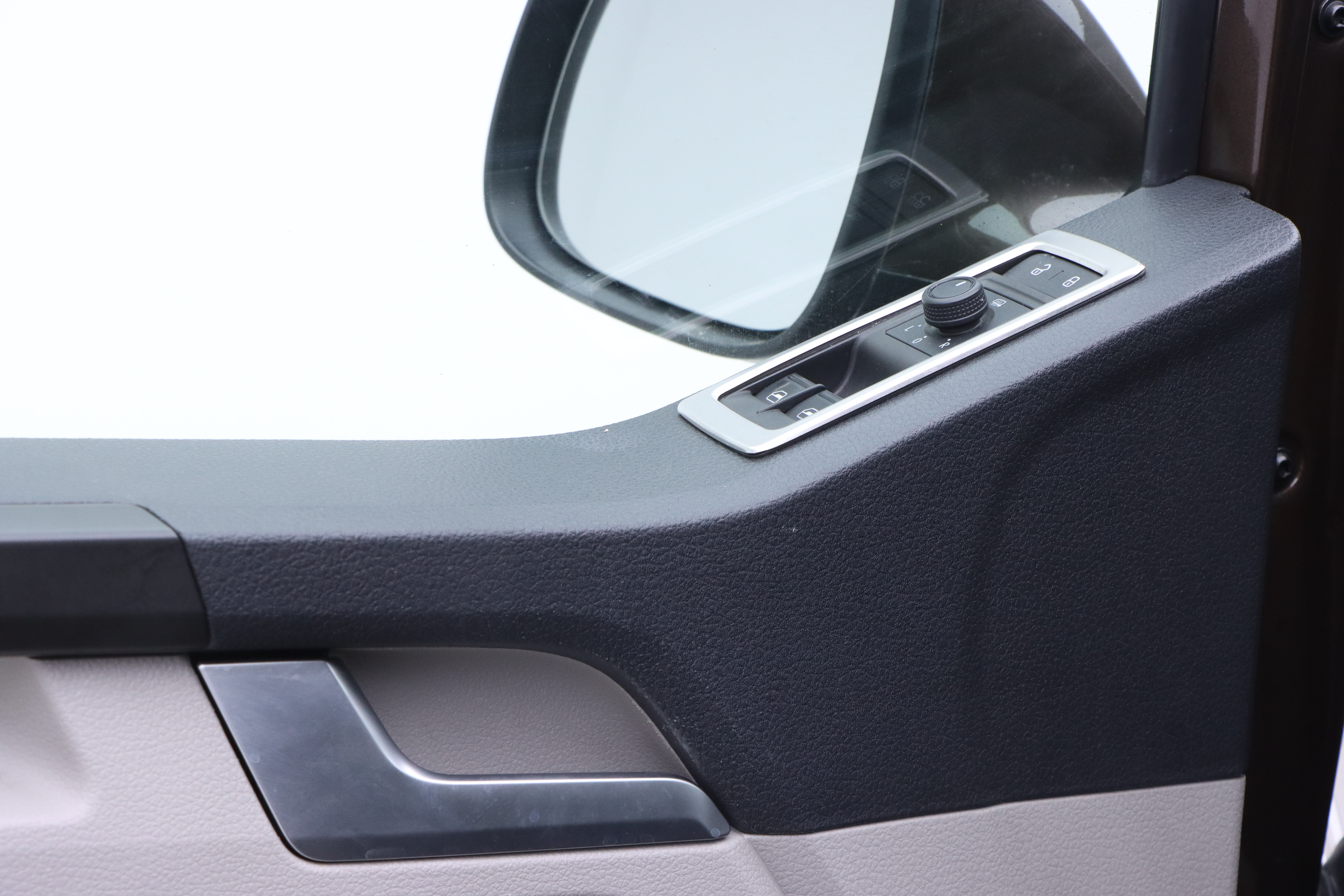 Volkswagen Caravelle 2018 immagine di auto #8