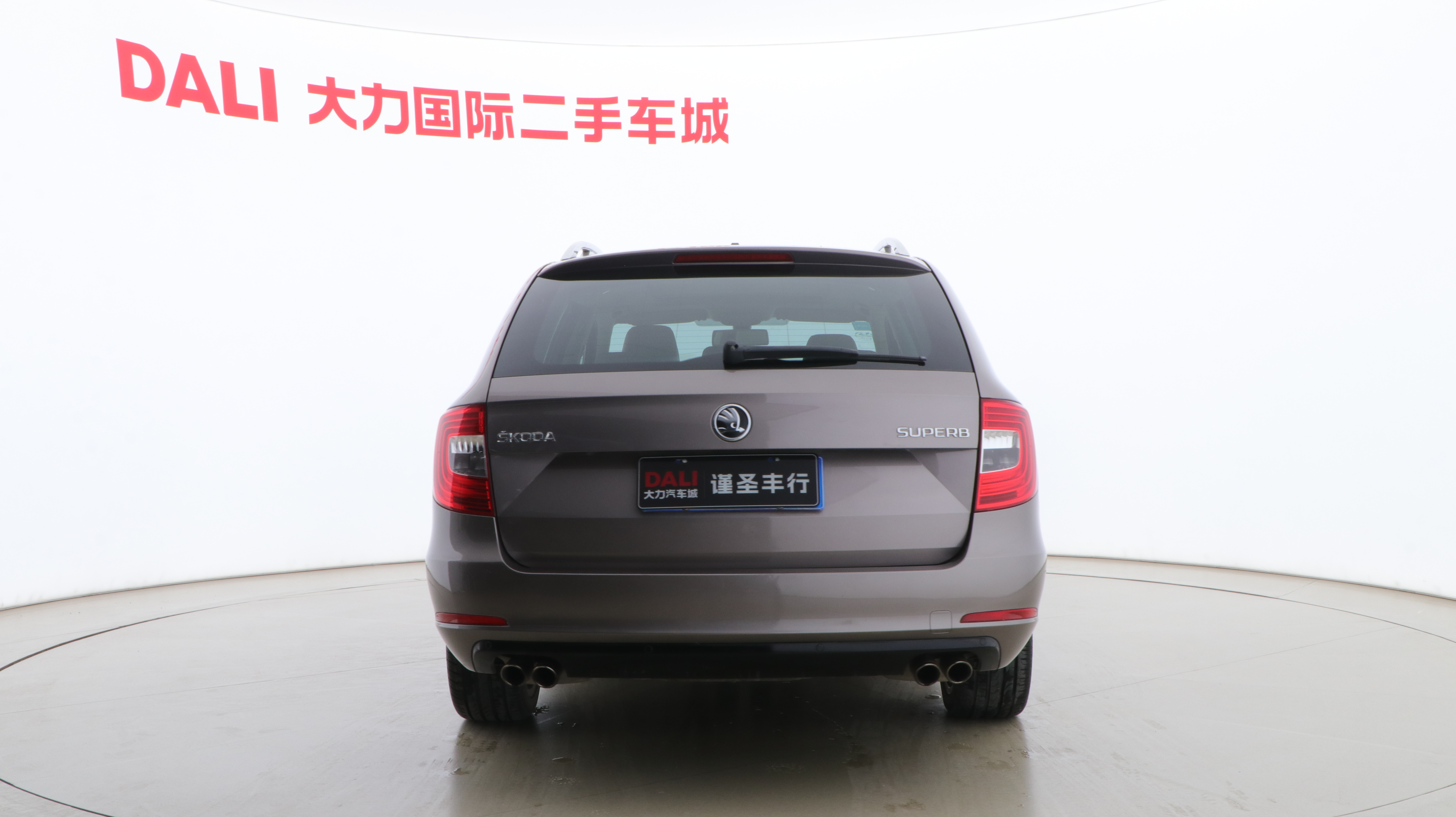 Skoda Superb Combi 2014 car image #8