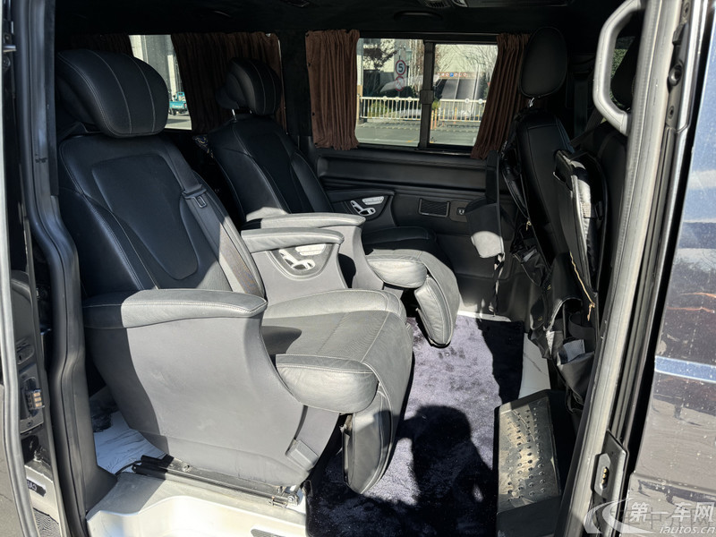 Volkswagen Caravelle 2017 car image #8