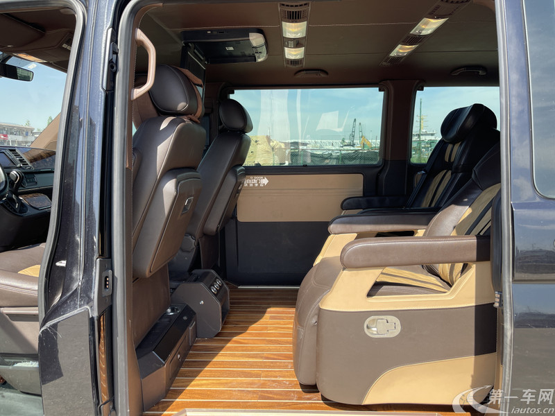 Volkswagen Caravelle 2017 immagine di auto #8