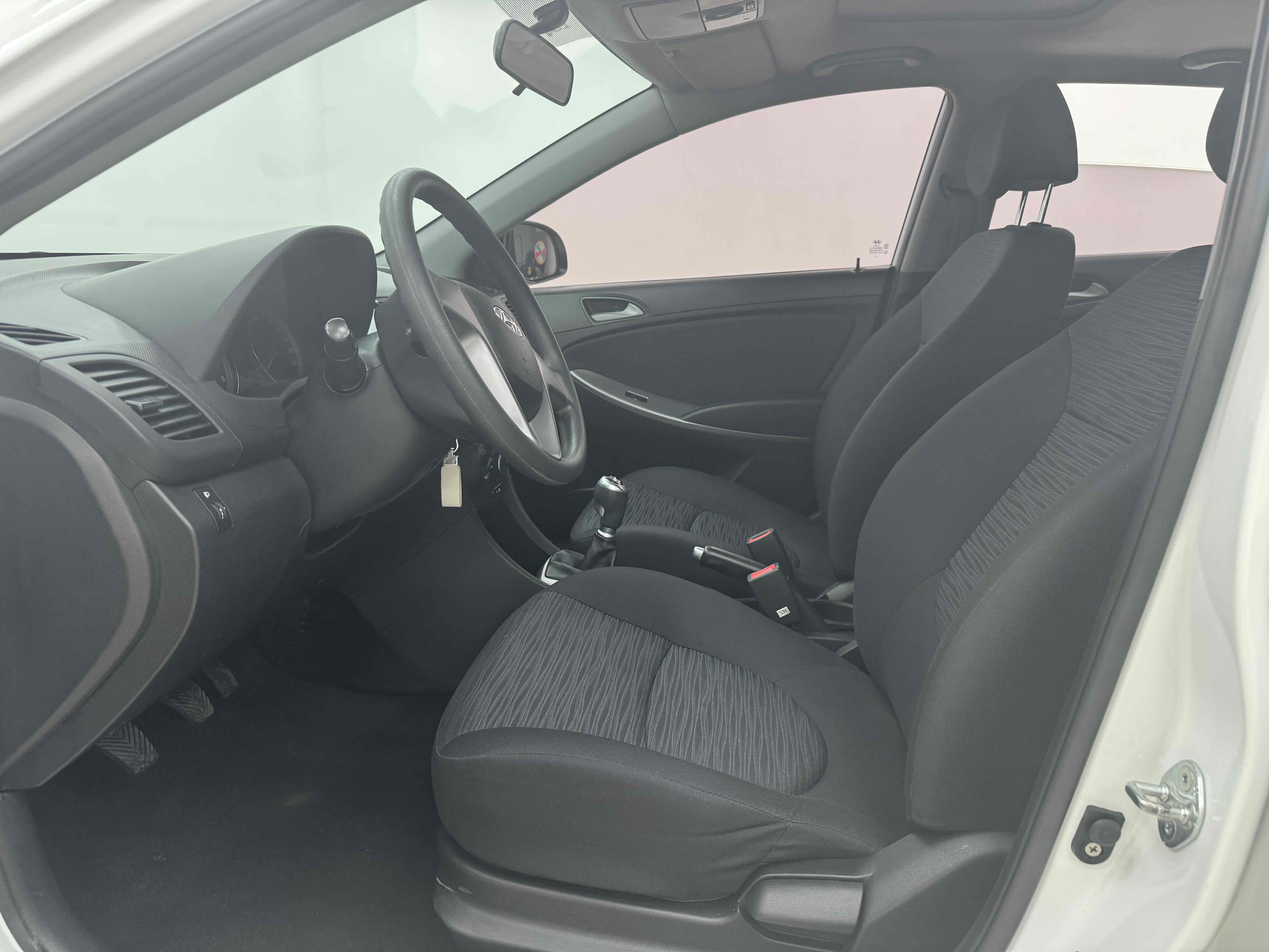 Hyundai Reina Hatchback 2015 #8 Hyundai Reina Hatchback 2015 car image #8