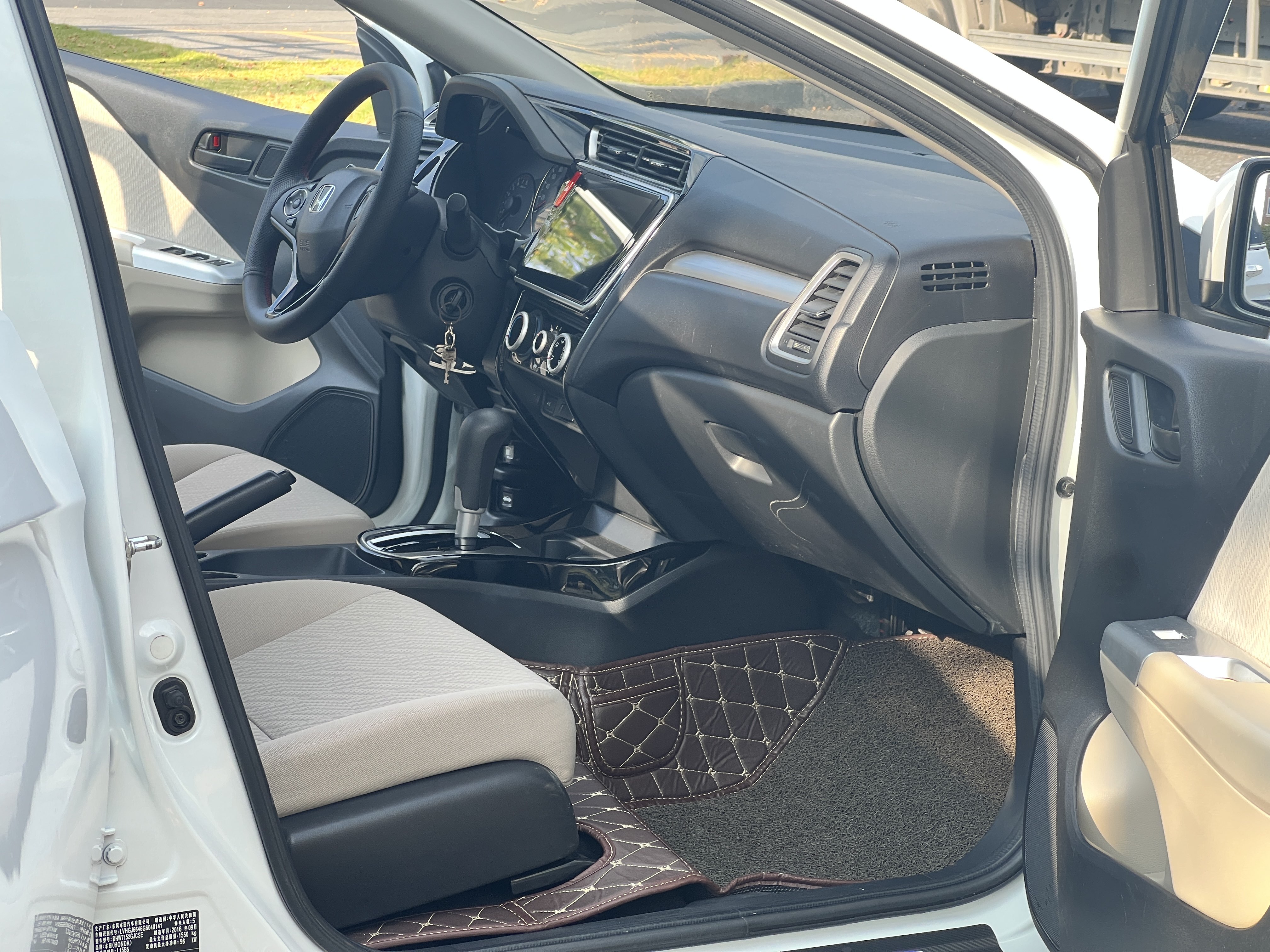 Honda Greiz 2016 #8 Honda Greiz 2016 car image #8