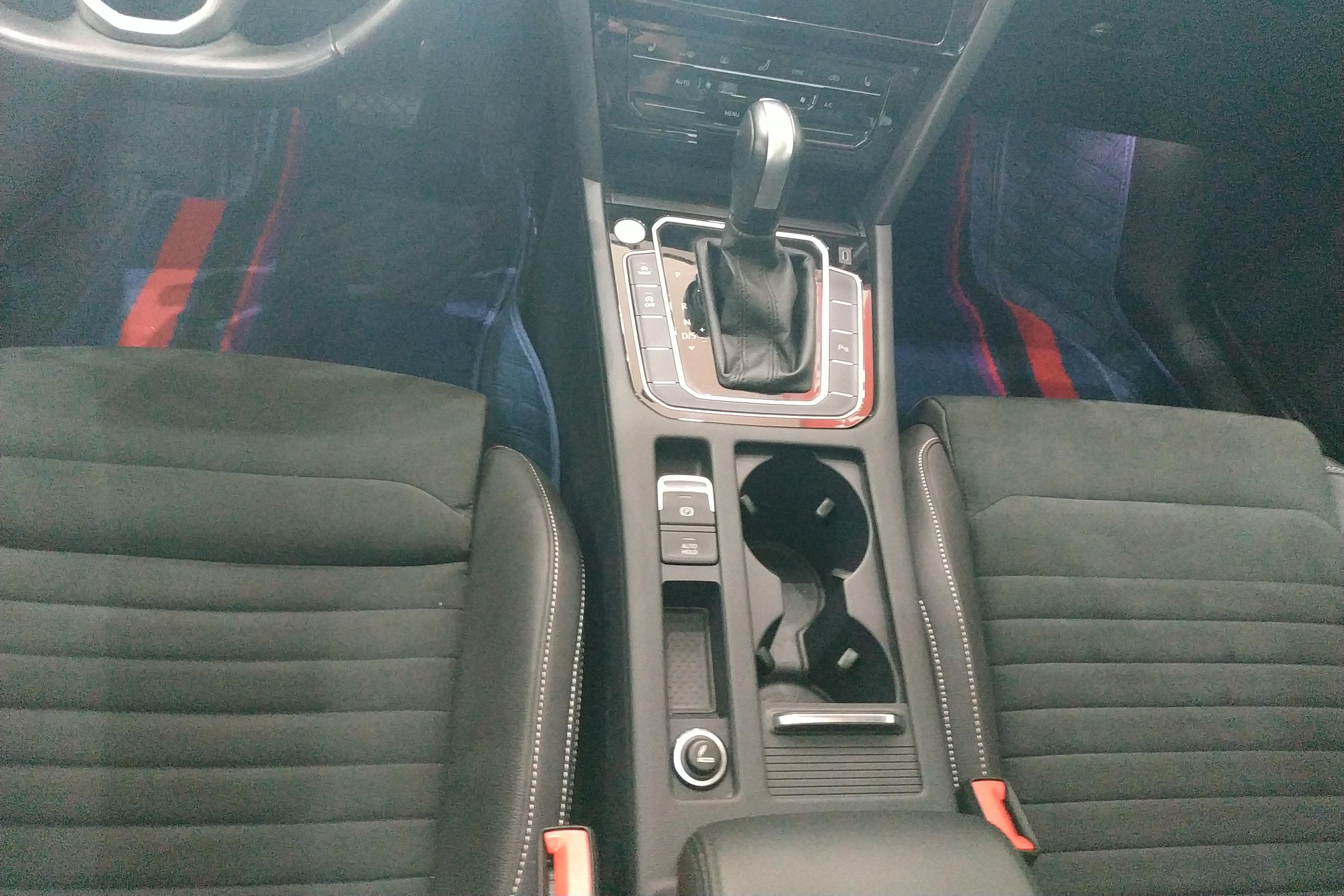 Volkswagen Passat Variant 2023 immagine di auto #8