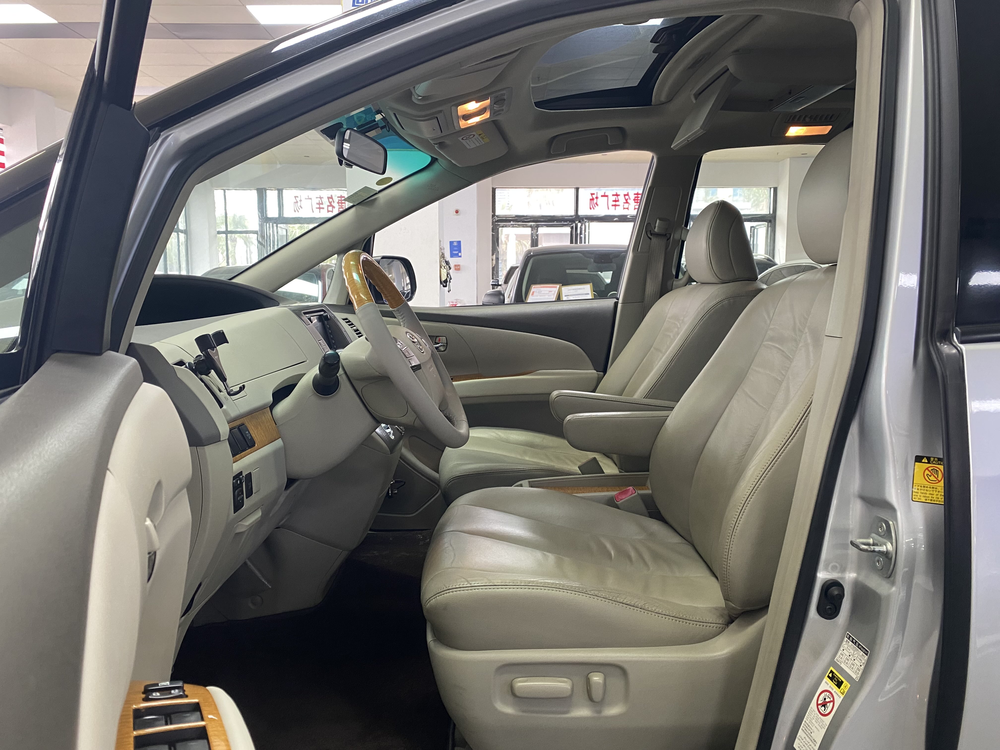 Toyota Previa 2012 car image #8