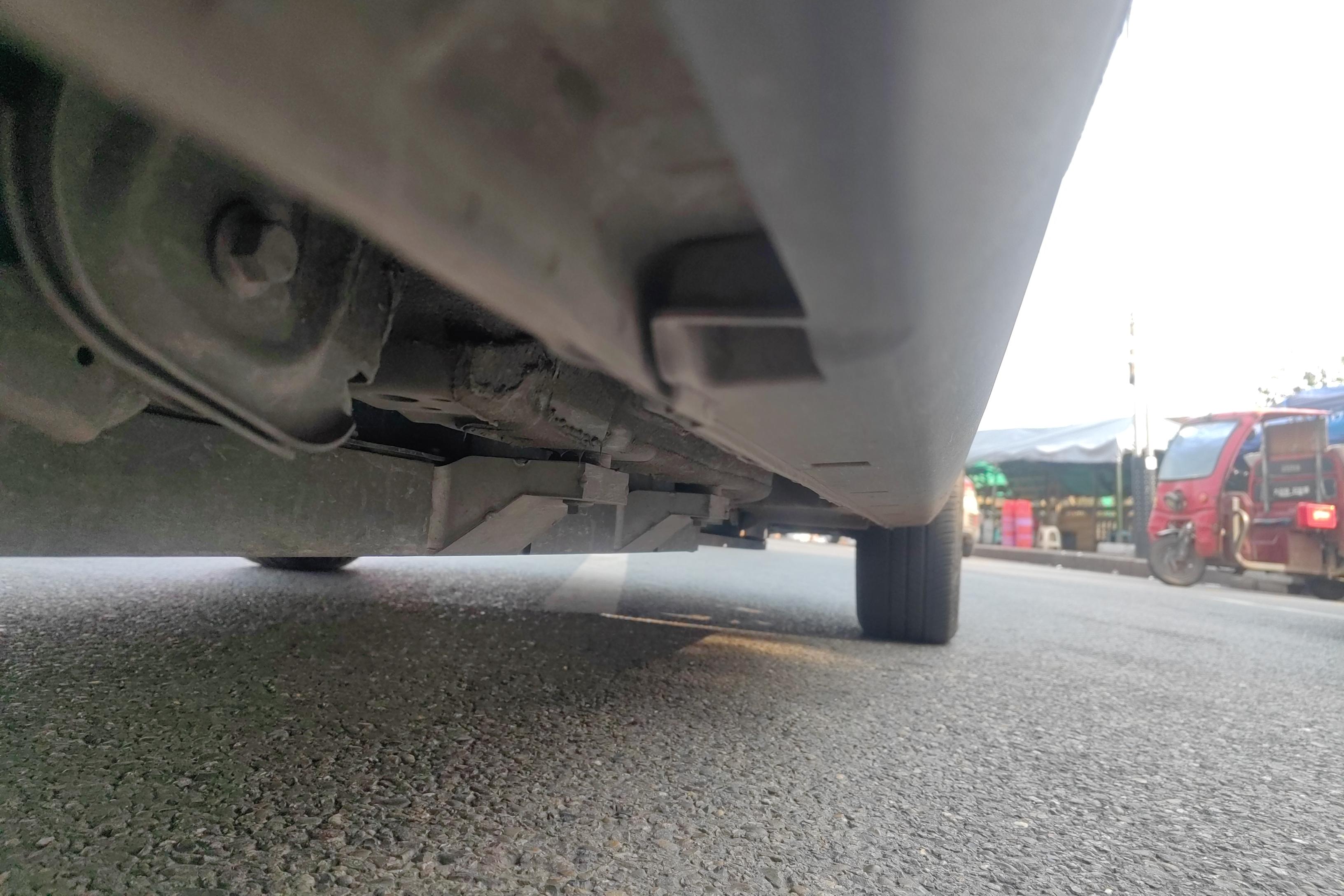 哪吒汽车 哪吒L 2023 汽车图片 #8