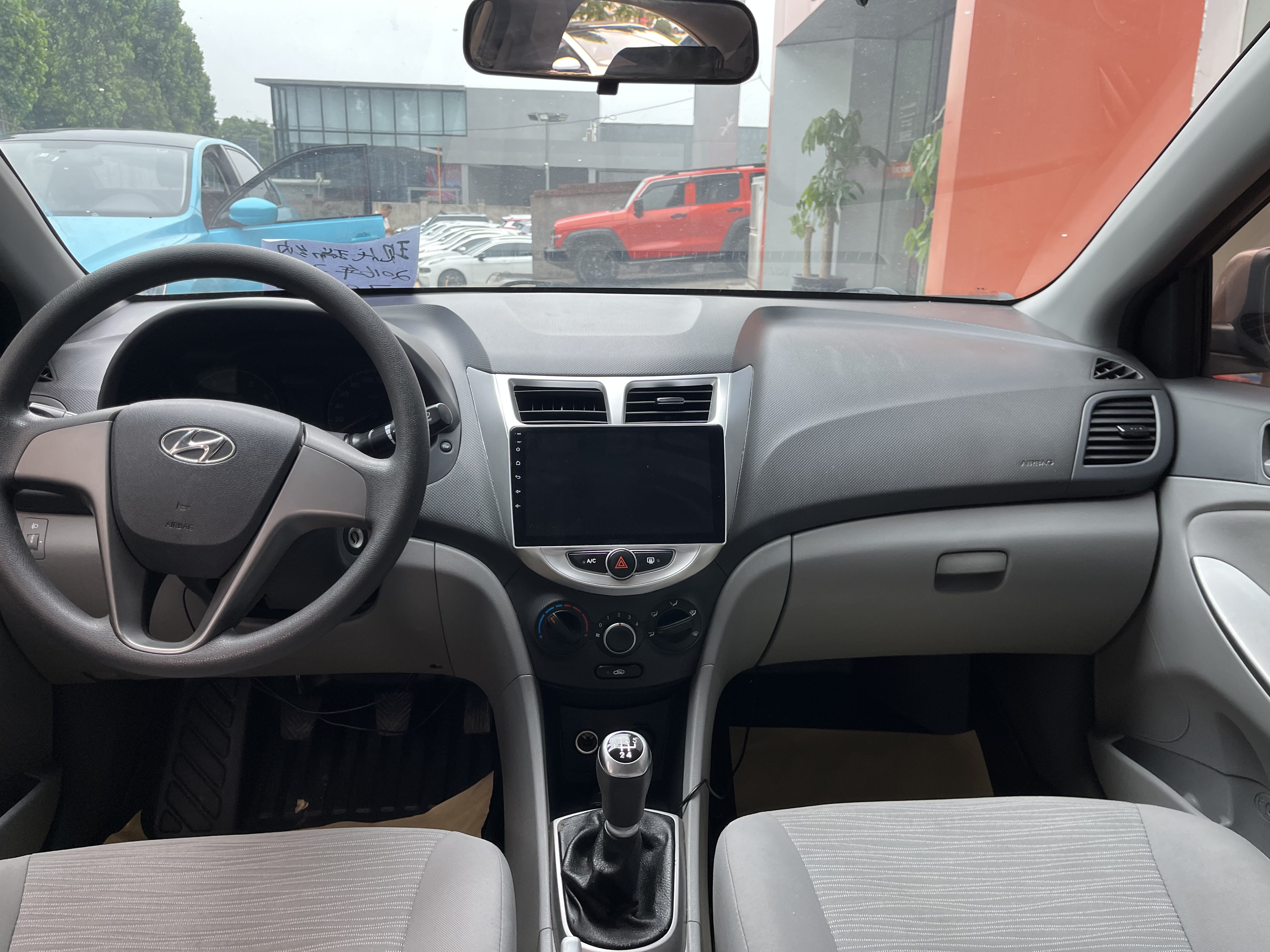 Hyundai Reina 2016 #8 Hyundai Reina 2016 car image #8