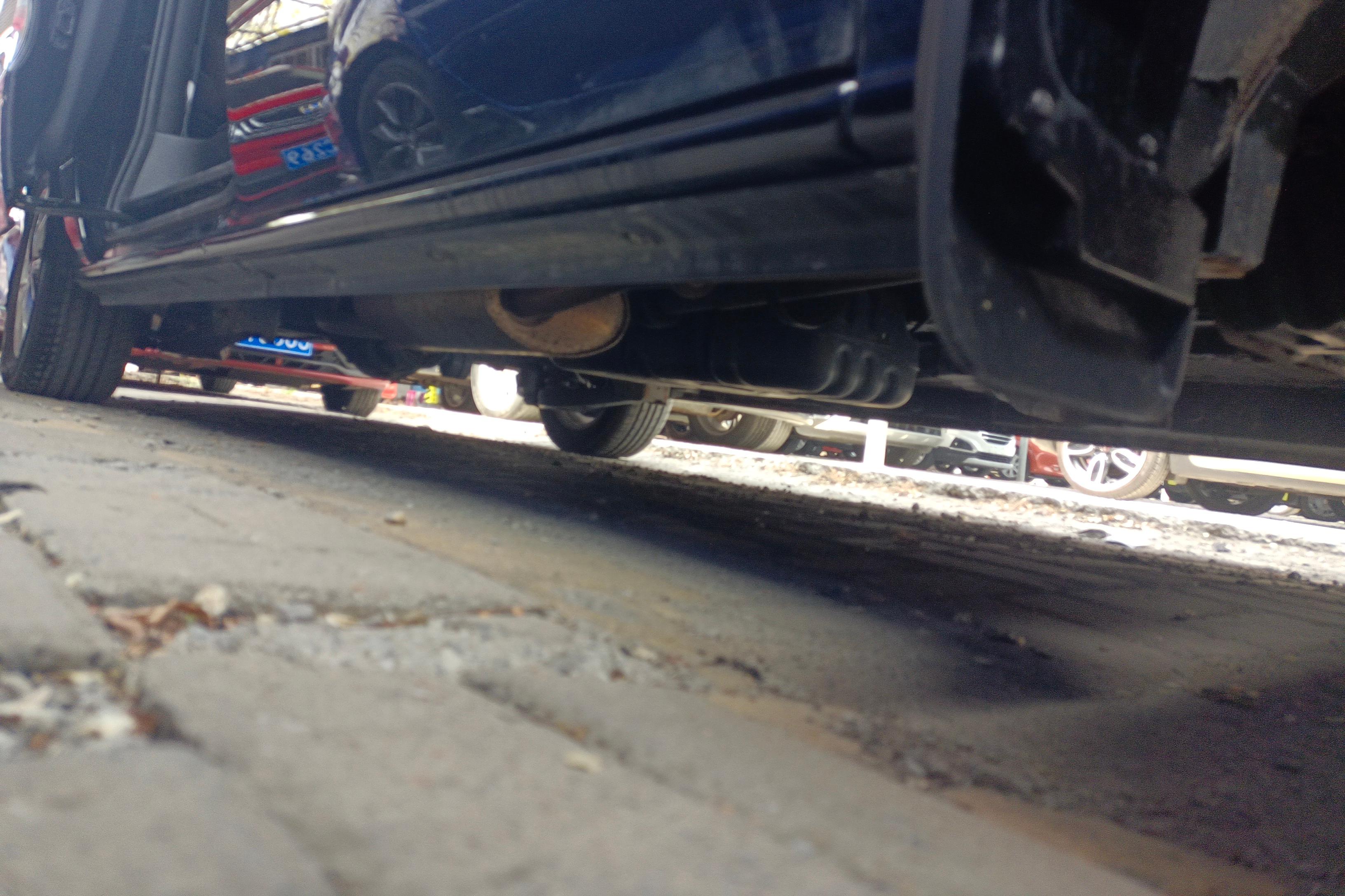 Forthing Lingzhi PLUS 2021 #8 Forthing Lingzhi PLUS 2021 car image #8