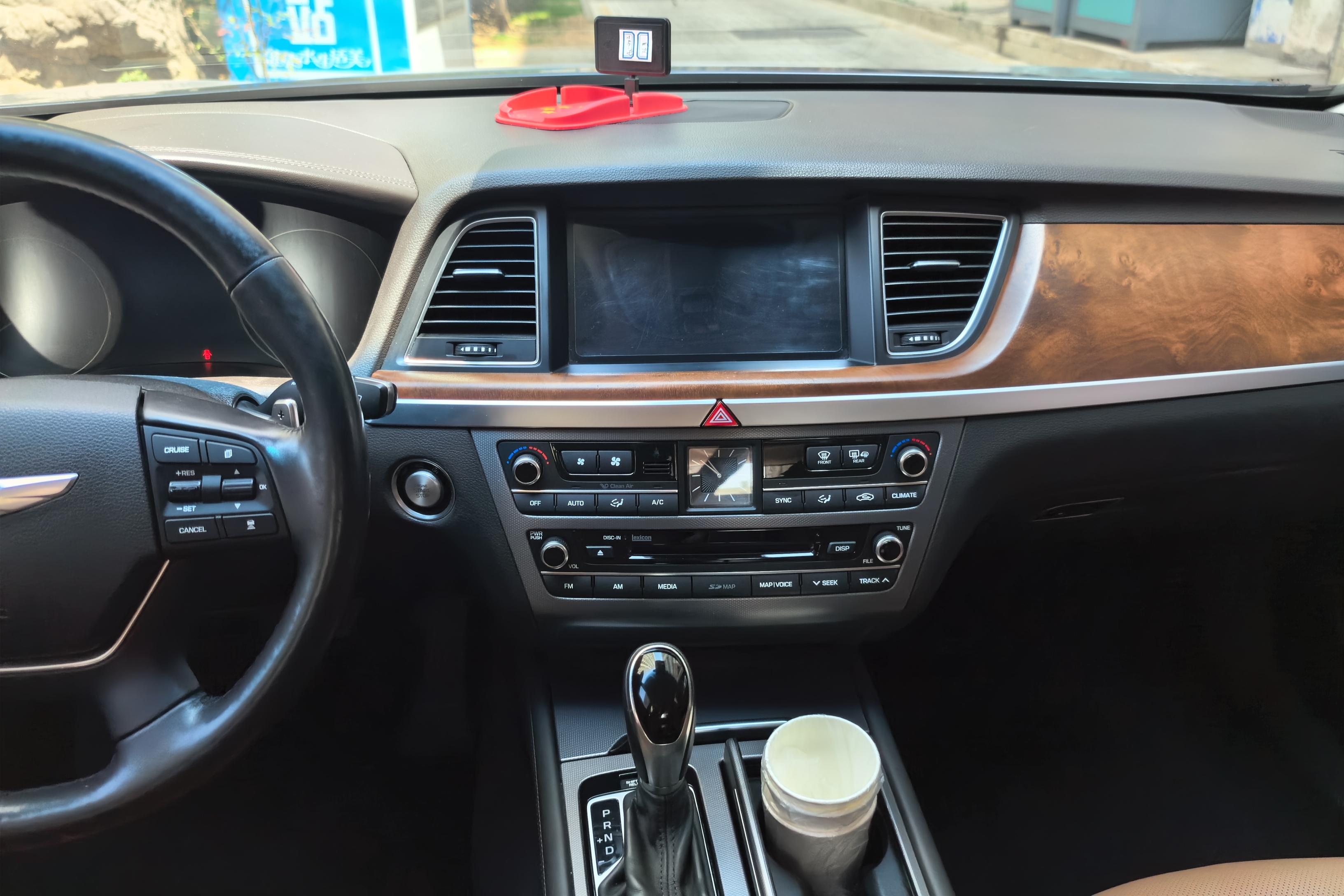 Hyundai Genesis 2015 car image #8